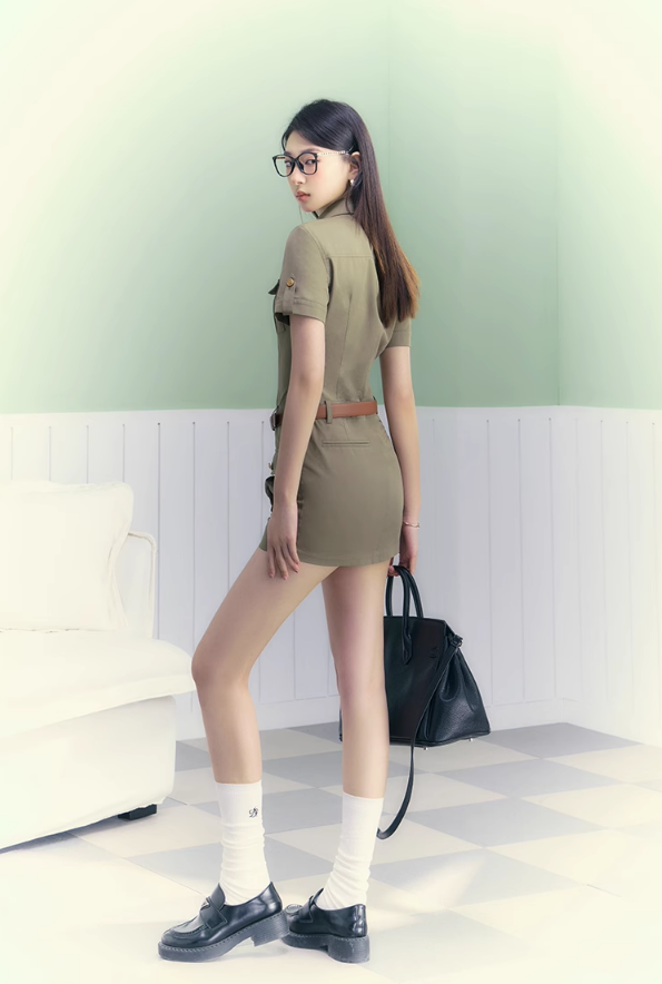 Safari-Style Utility Mini Dress: Olive Green Button-Down with Multi-Pocket Design and Logo Detail sneakershuborg