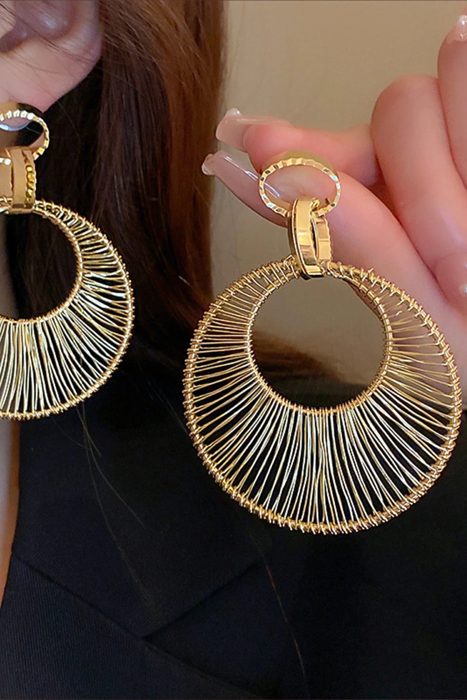 Aislinn Metal Hoop Large Circle Earrings sneakershuborg