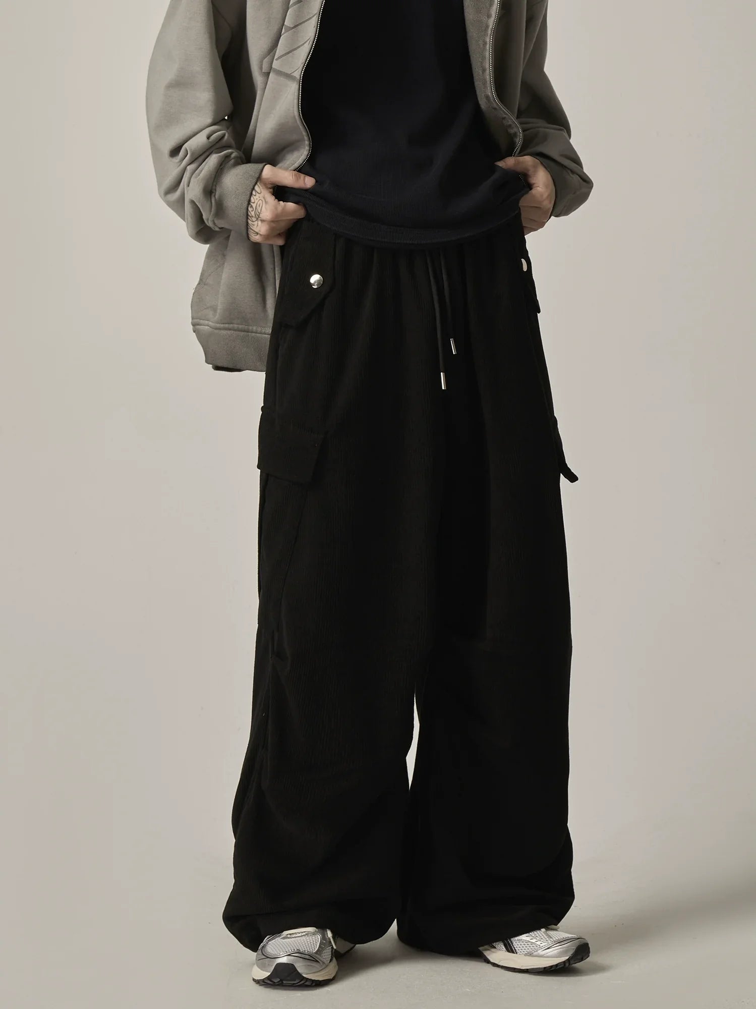 Noir Cascade Relaxed Cargo Lounge Pants sneakershuborg