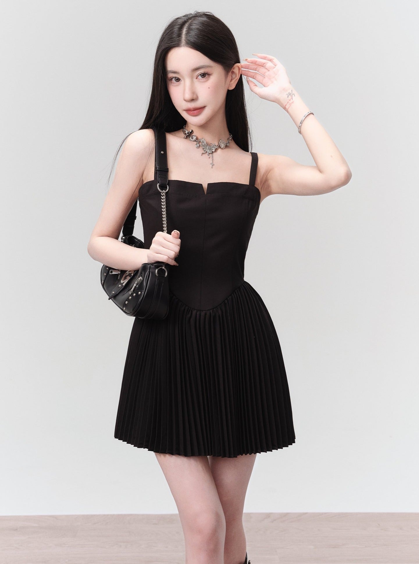 Black Pleated Mini Dress with Structured Bodice sneakershuborg