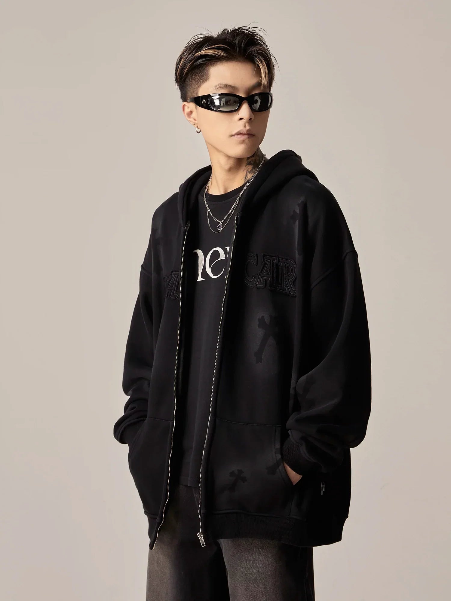 Oversized Black Embroidered Zip-Up Hoodie sneakershuborg