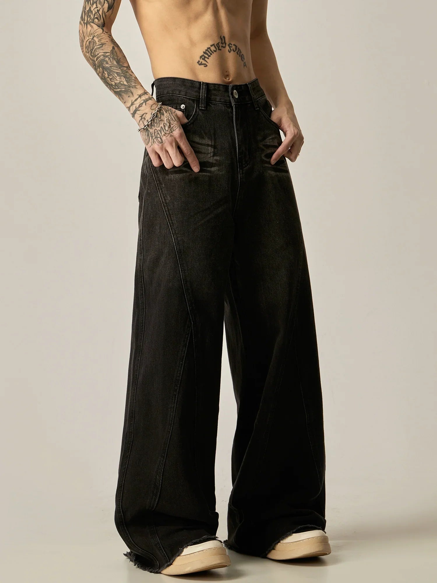 Wide-Leg Dark Wash Denim Jeans with Whisker Detailing sneakershuborg