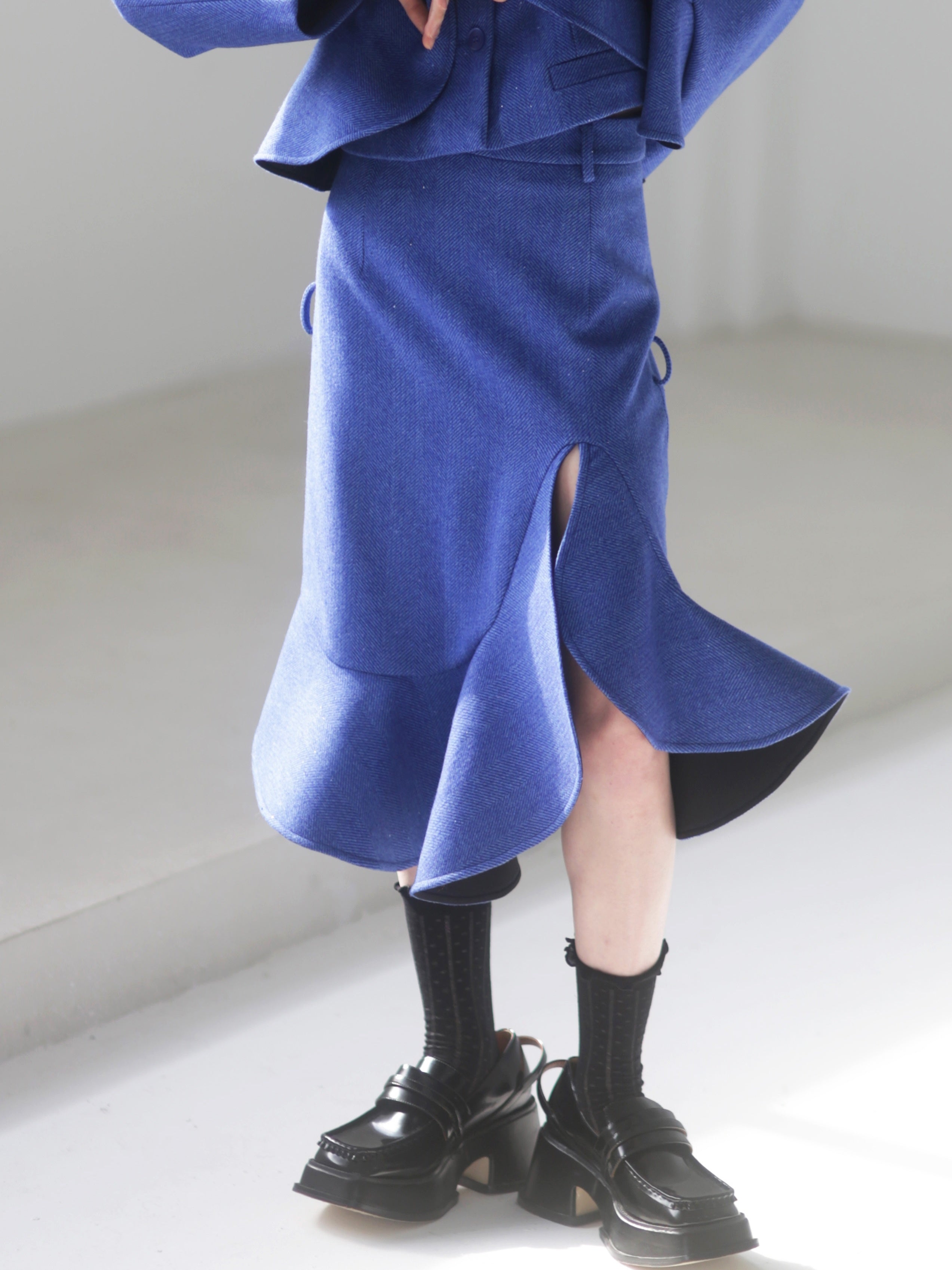 Wool Ruffle Skirt With Irregular Wavy Design - sneakershuborg