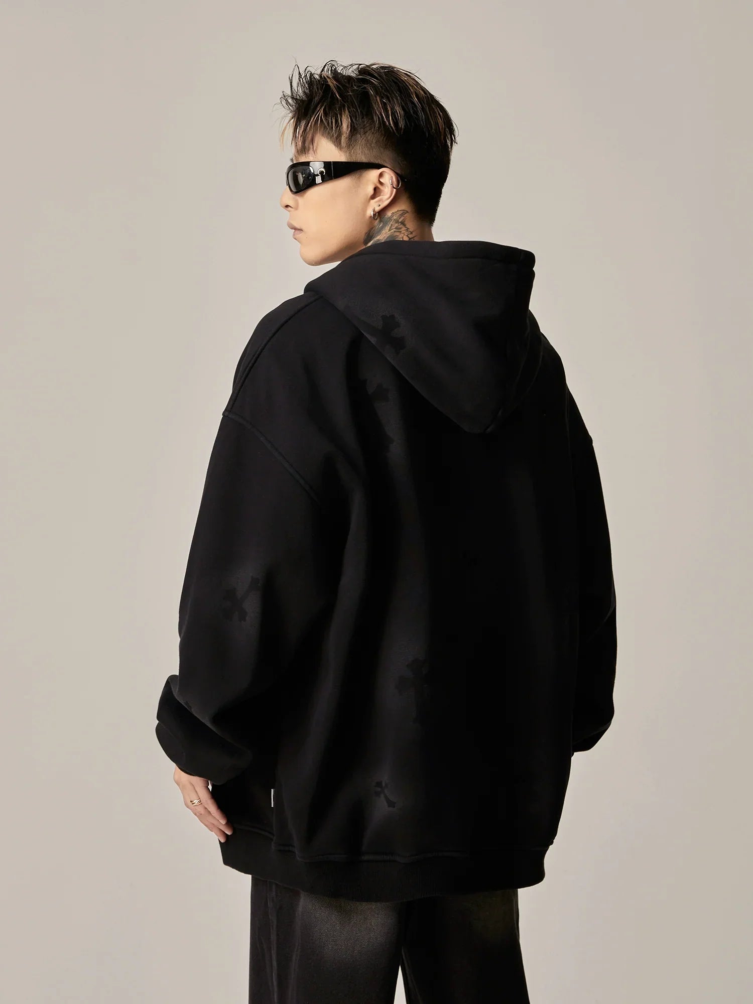 Oversized Black Embroidered Zip-Up Hoodie sneakershuborg