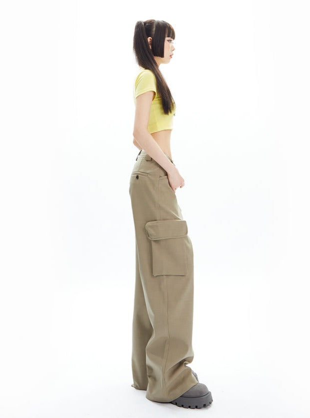 Wide-Leg Cargo Pants in Khaki sneakershuborg