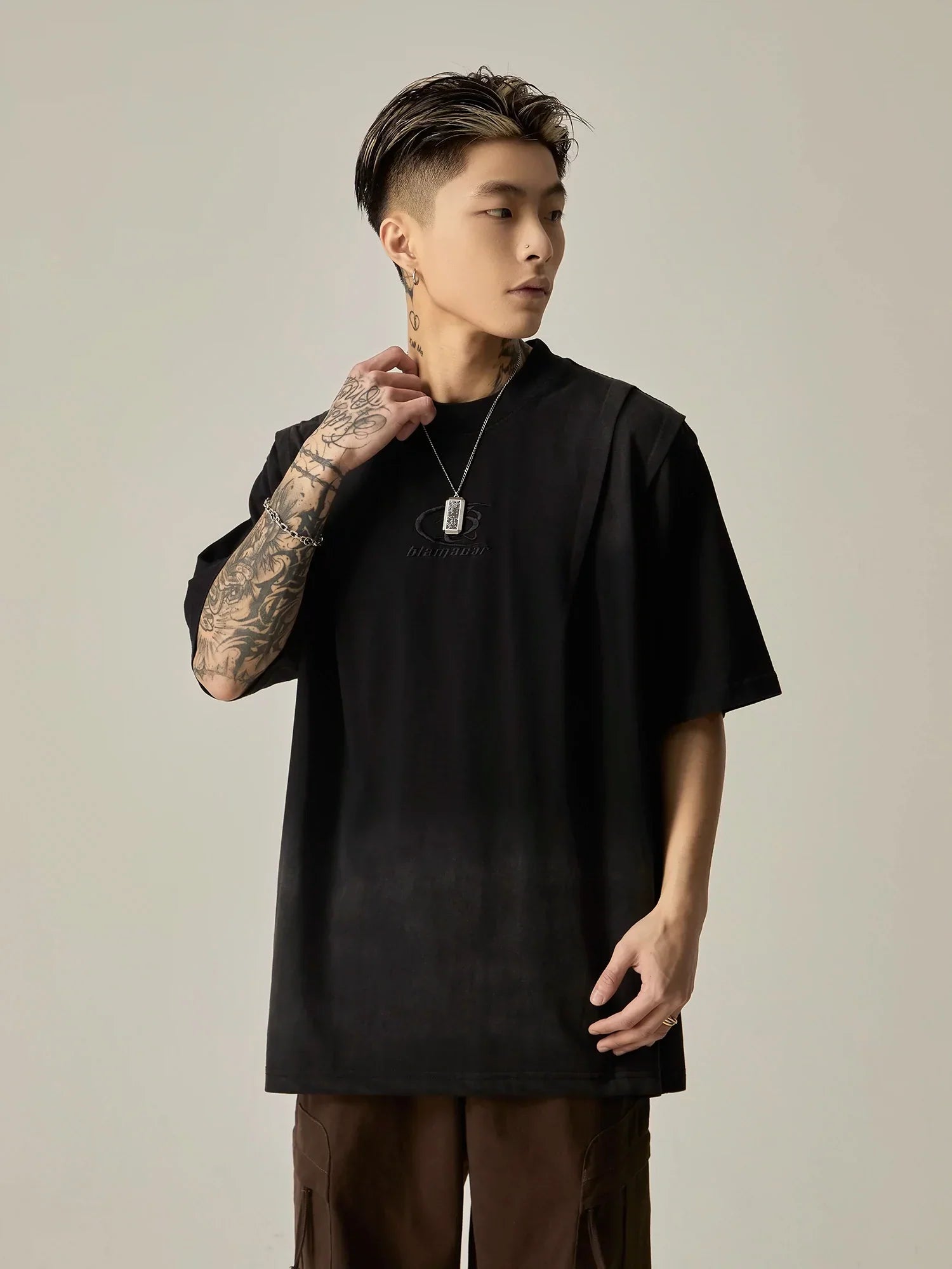 Oversized Black Tee with Subtle Logo sneakershuborg