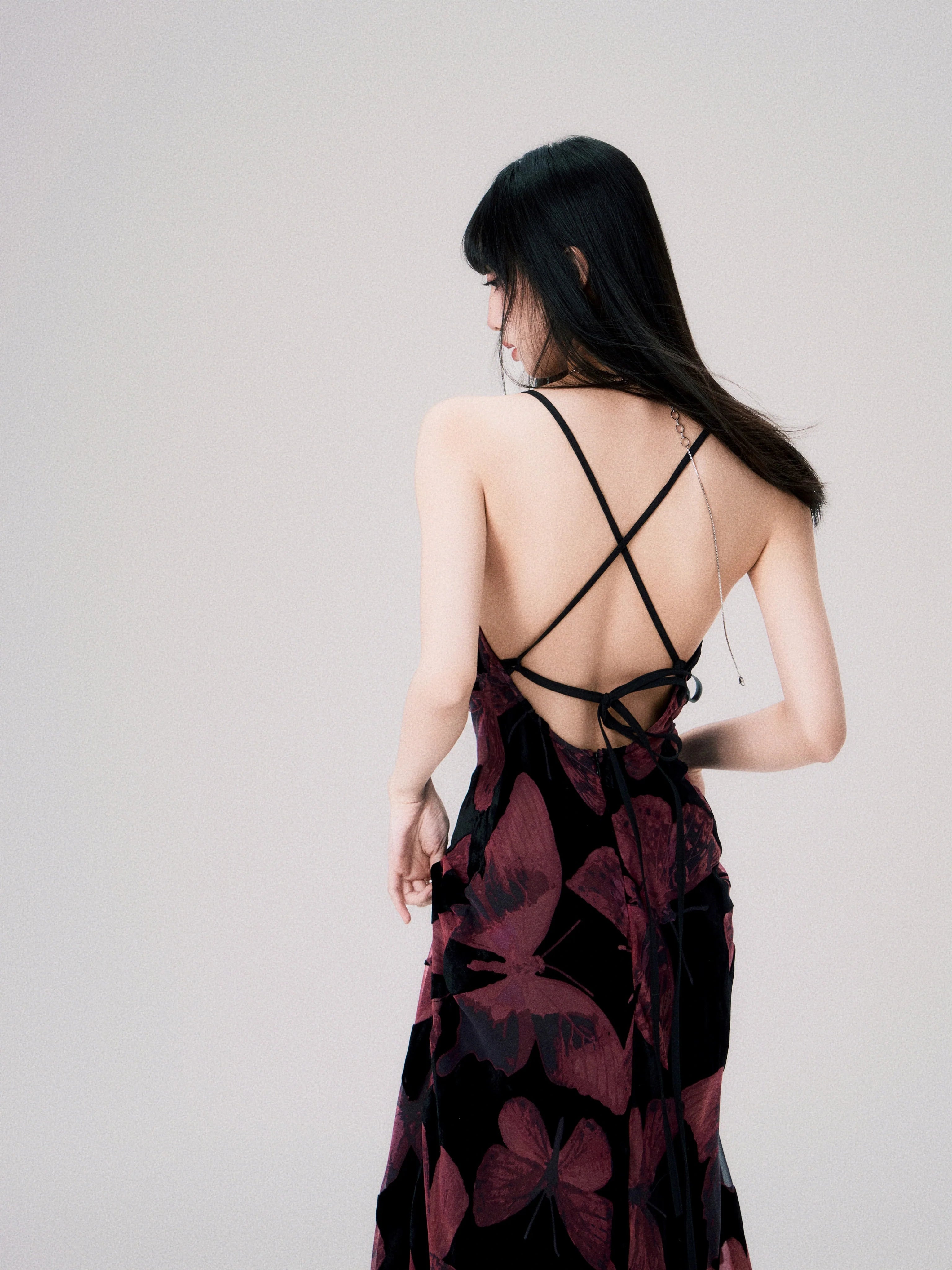 Velvet Halter Dress With Open Back And Tie Detail - sneakershuborg