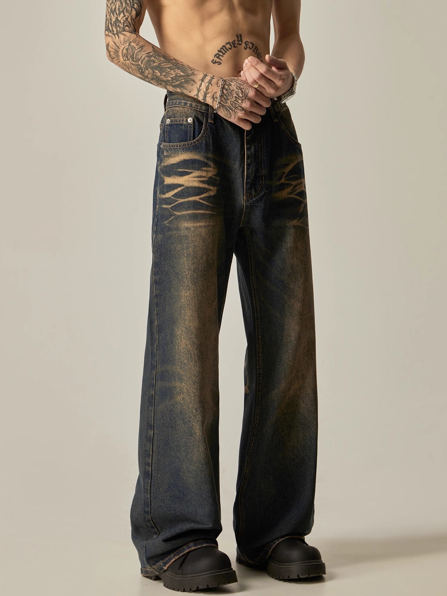 Distressed Wide-Leg Vintage Wash Jeans sneakershuborg