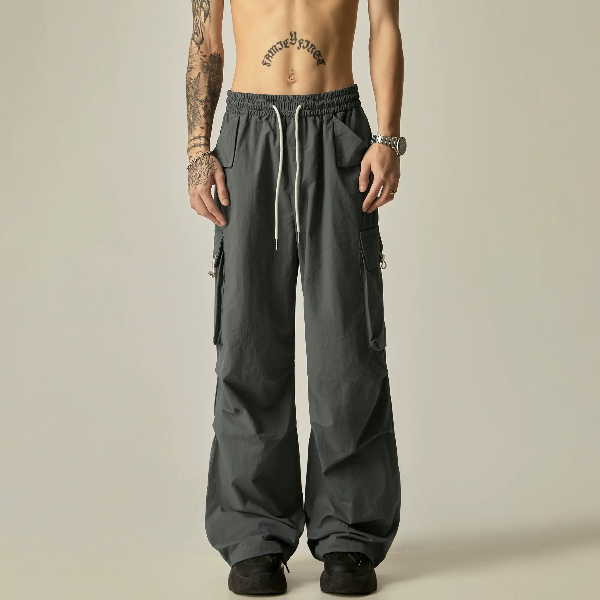 Wide-Leg Black Cargo Pants sneakershuborg