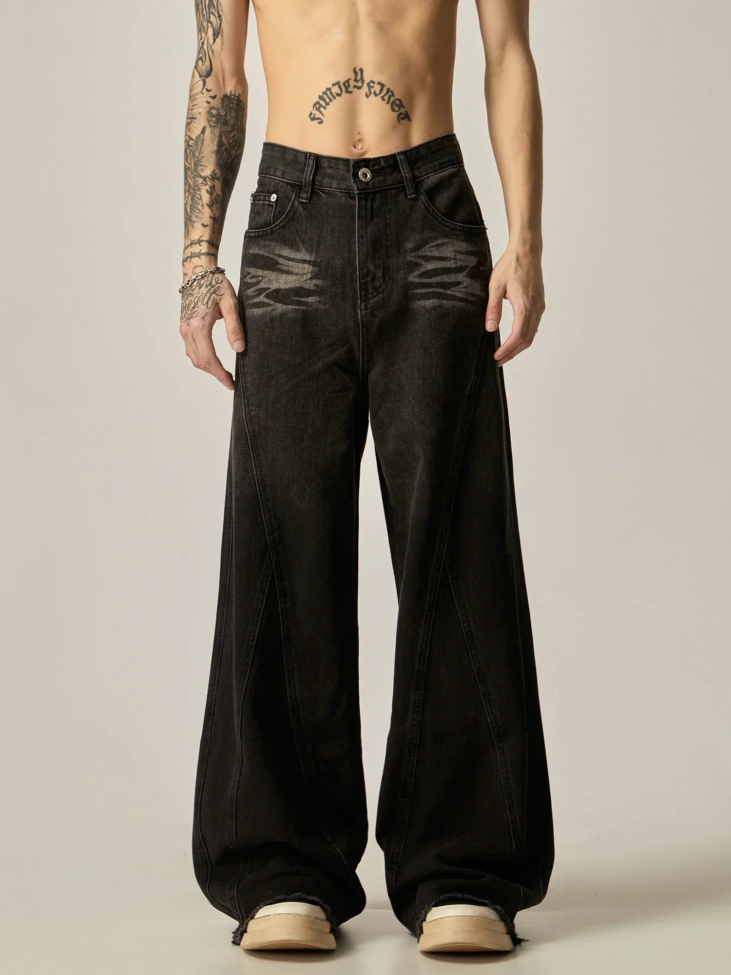 Wide-Leg Dark Wash Denim Jeans with Whisker Detailing sneakershuborg