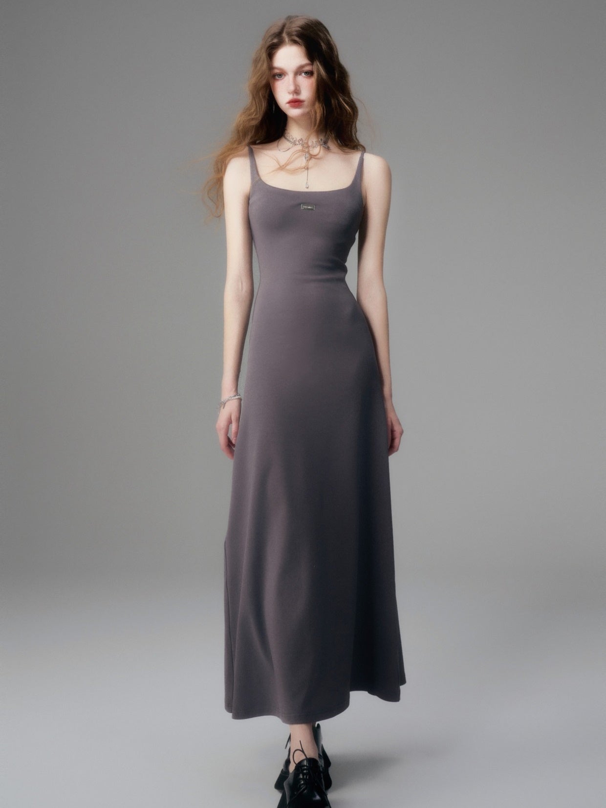 Sleek Noir Maxi Dress - sneakershuborg