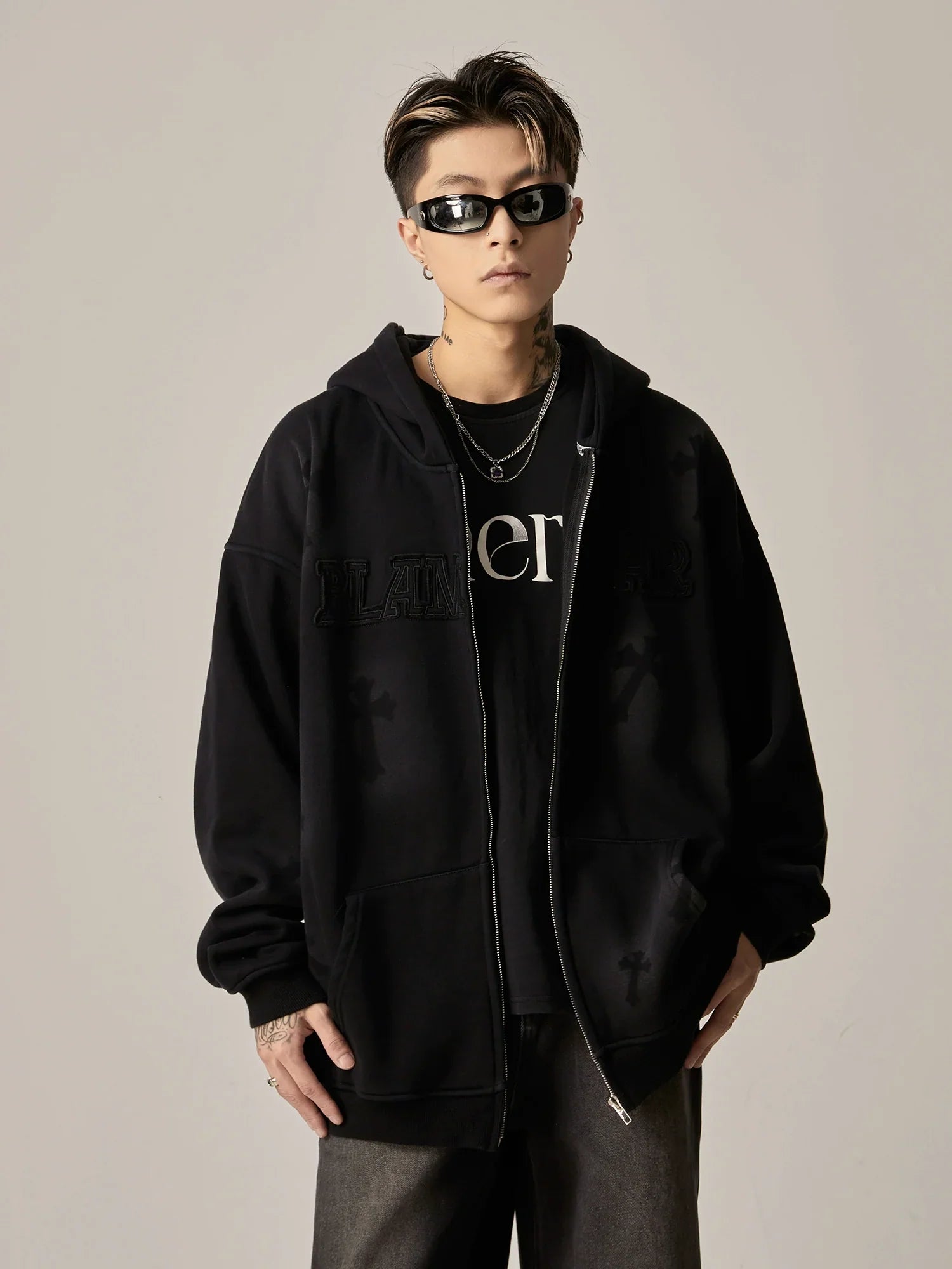 Oversized Black Embroidered Zip-Up Hoodie sneakershuborg