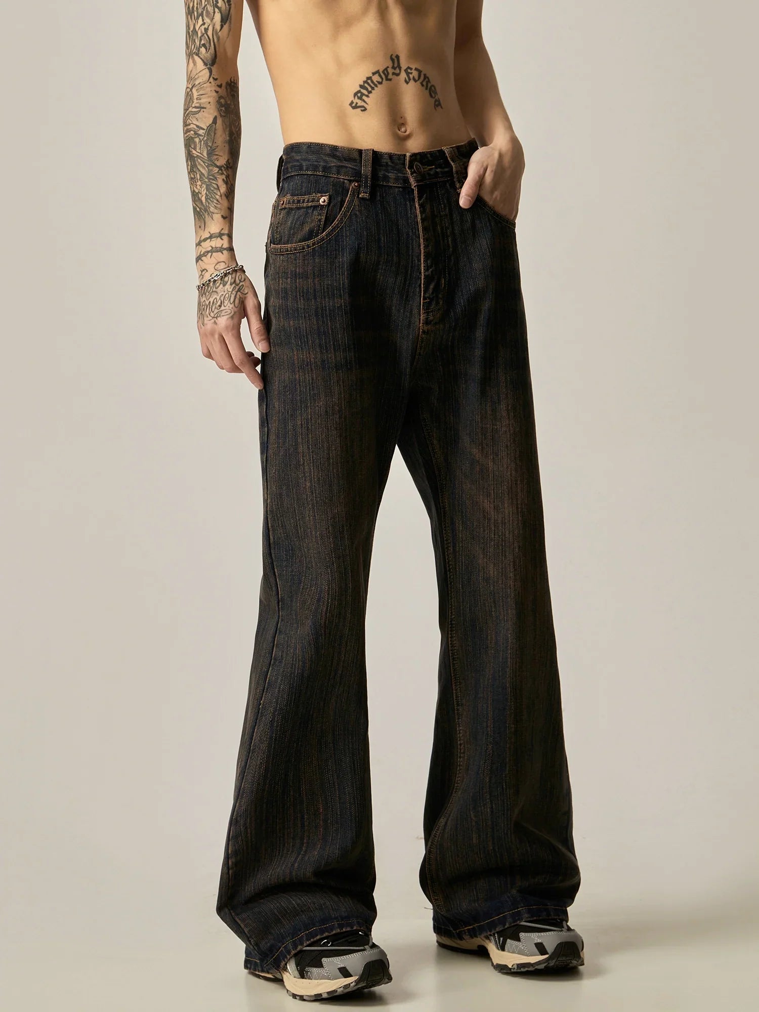 Retro Flare Dark Wash Denim Jeans sneakershuborg