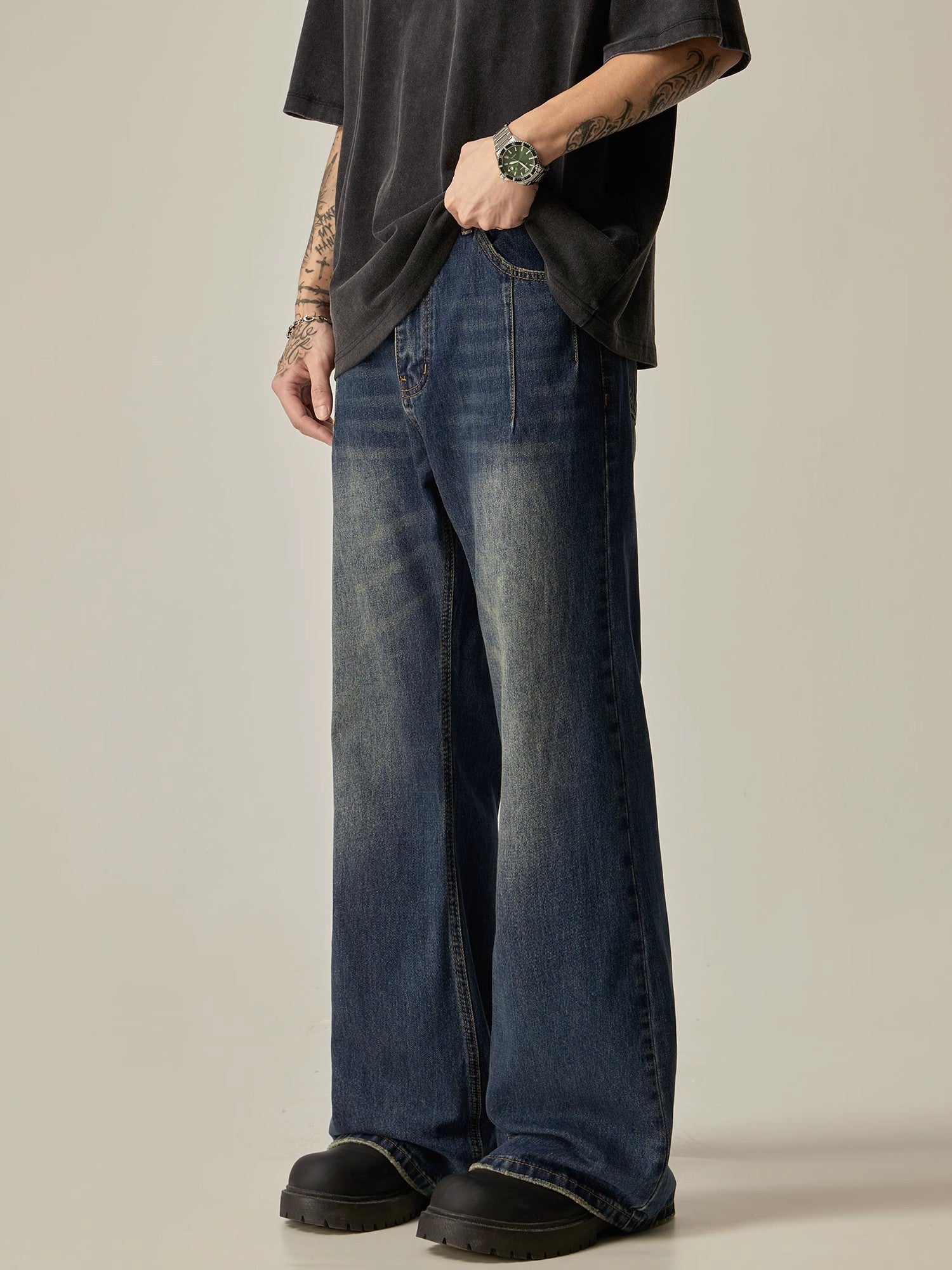 Vintage Wash Wide-Leg Flare Jeans sneakershuborg