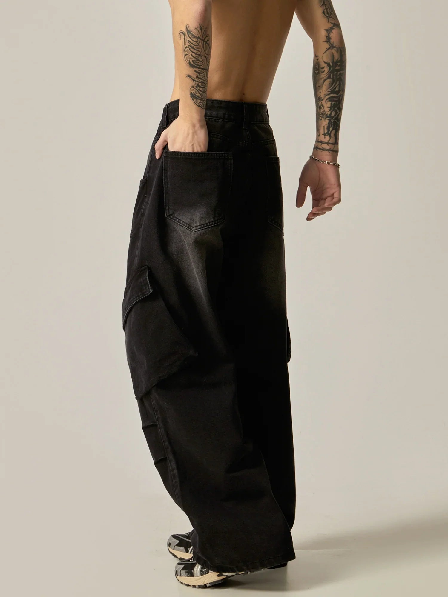 Midnight Blitz Wide-Leg Cargo Jeans sneakershuborg