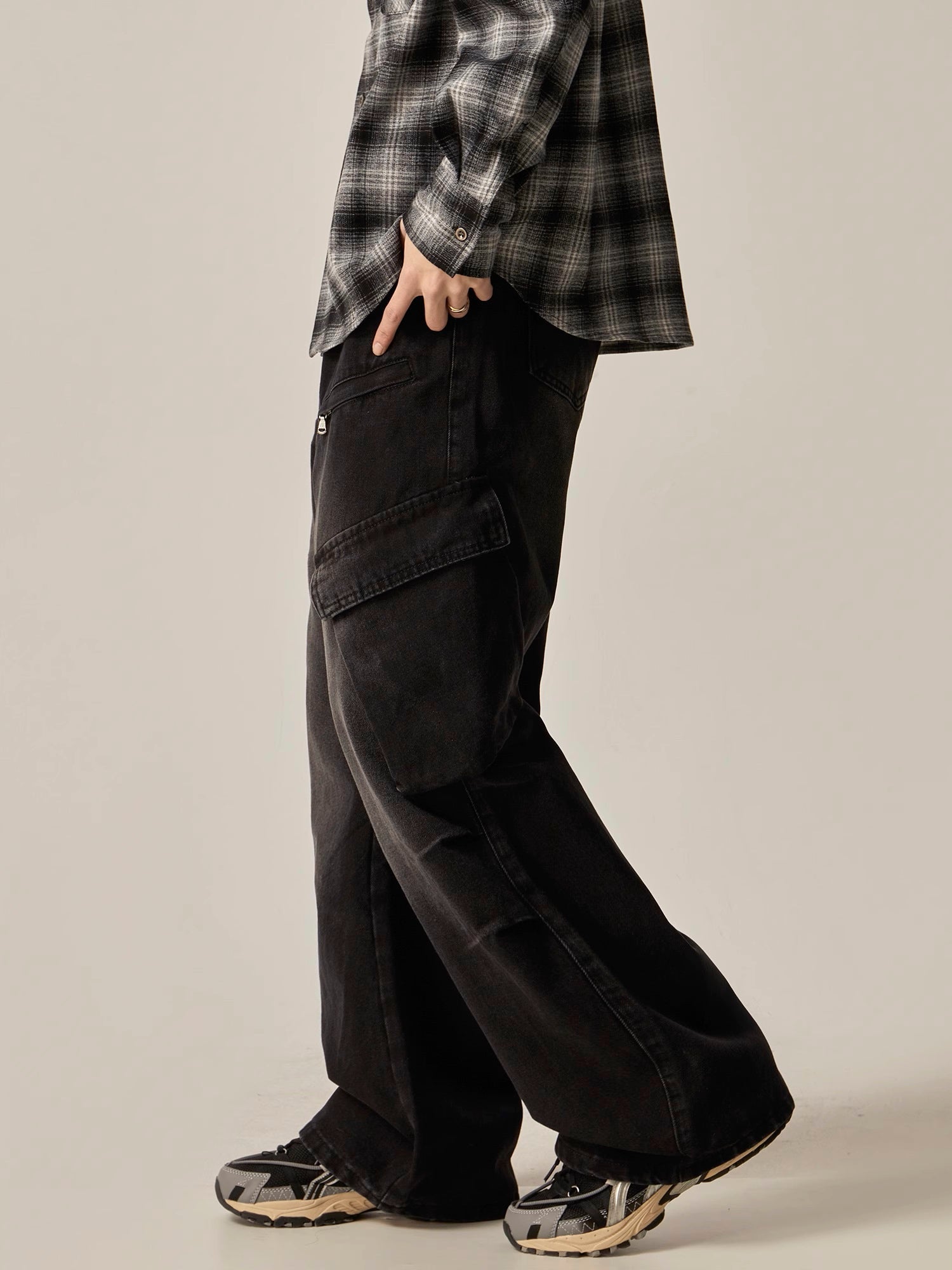 Midnight Blitz Wide-Leg Cargo Jeans sneakershuborg