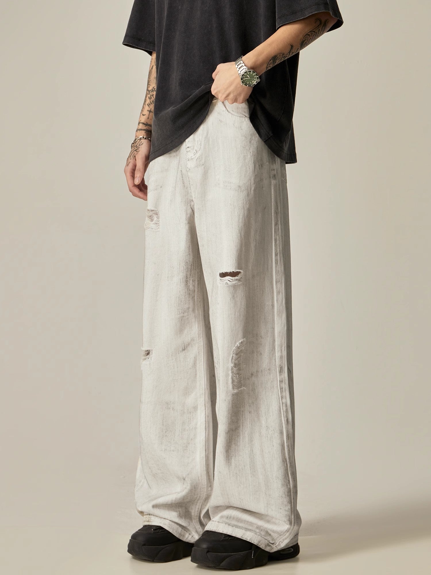 Distressed White Wide-Leg Denim Jeans sneakershuborg