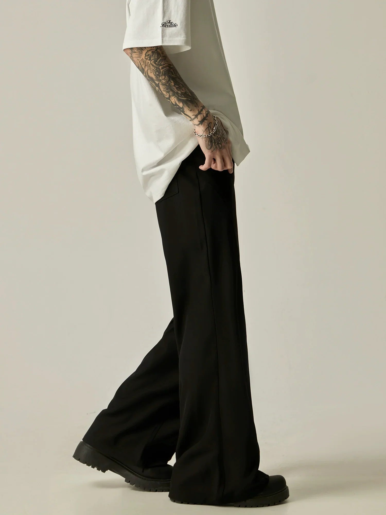 Sleek Noir Wide-Leg Dress Trousers sneakershuborg