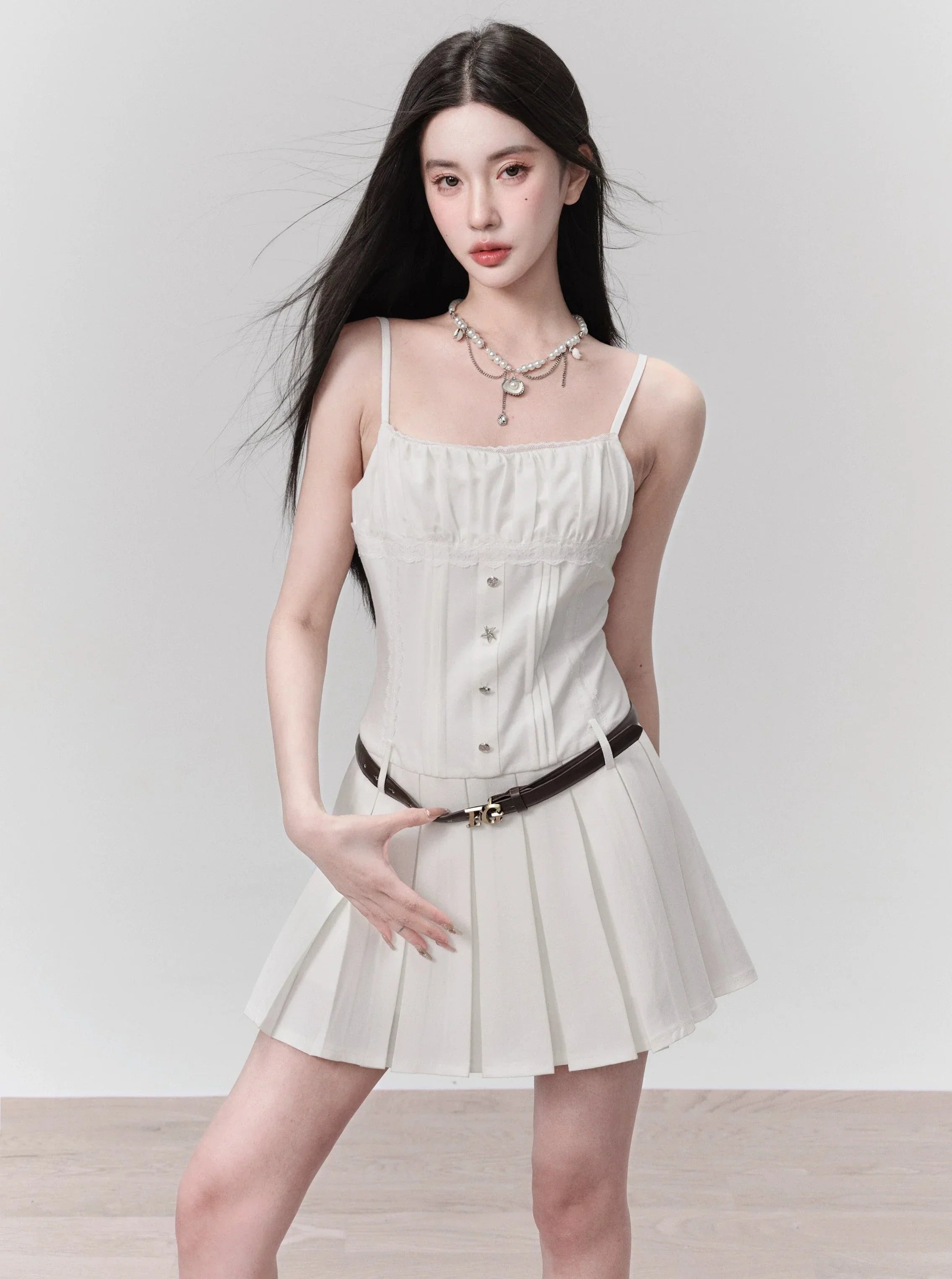 White Pleated Mini Tennis Dress with Button-Front Bodice sneakershuborg