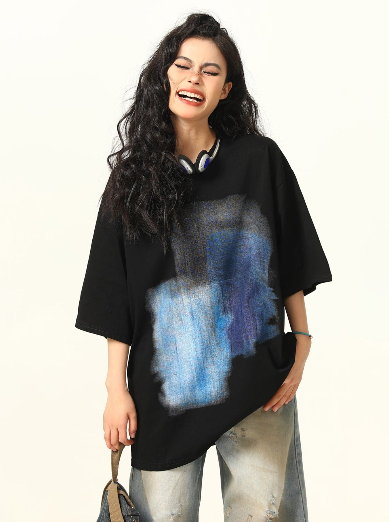 Abstract Watercolor-Style Oversized T-Shirt sneakershuborg