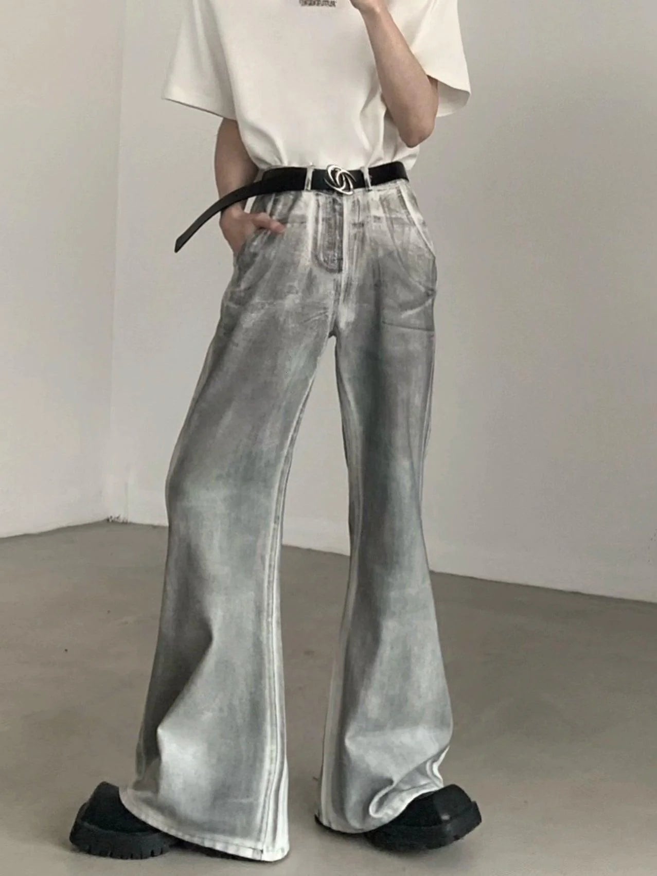 Wide-Leg Silver Metallic Jeans - sneakershuborg