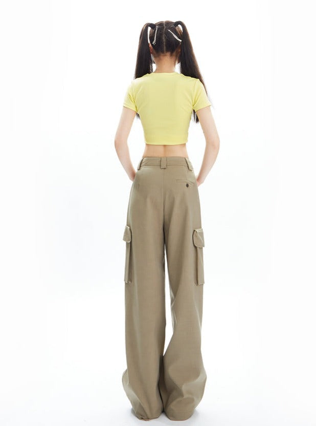 Wide-Leg Cargo Pants in Khaki sneakershuborg