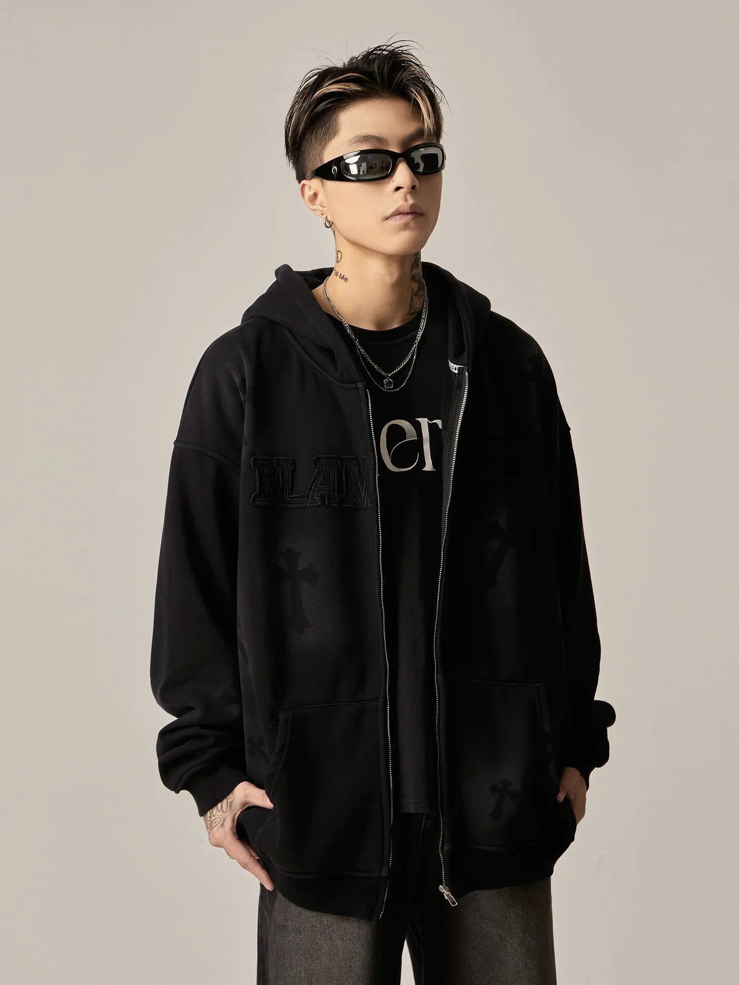 Oversized Black Embroidered Zip-Up Hoodie sneakershuborg