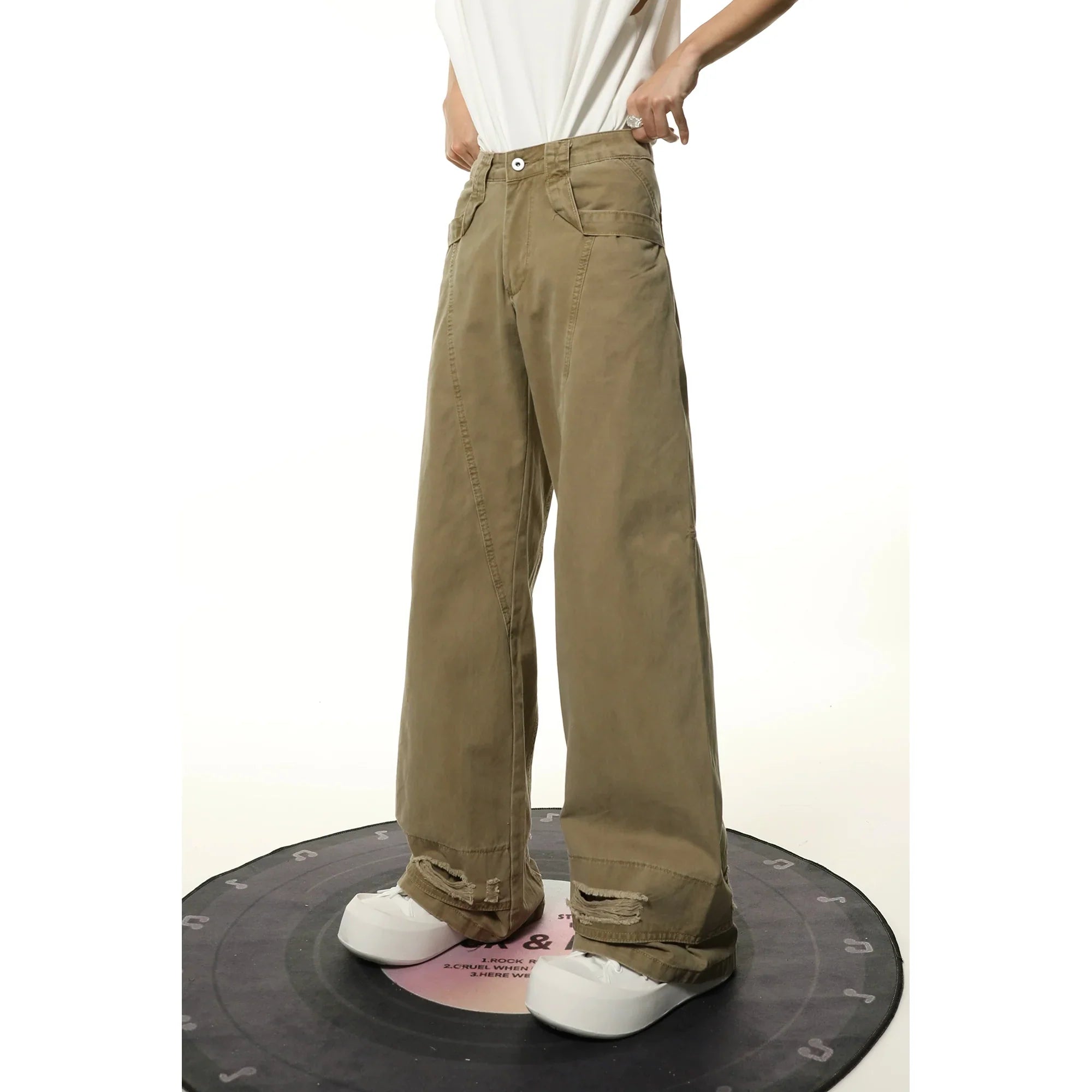 Wide-Leg Khaki Cargo Pants with Distressed Hem sneakershuborg