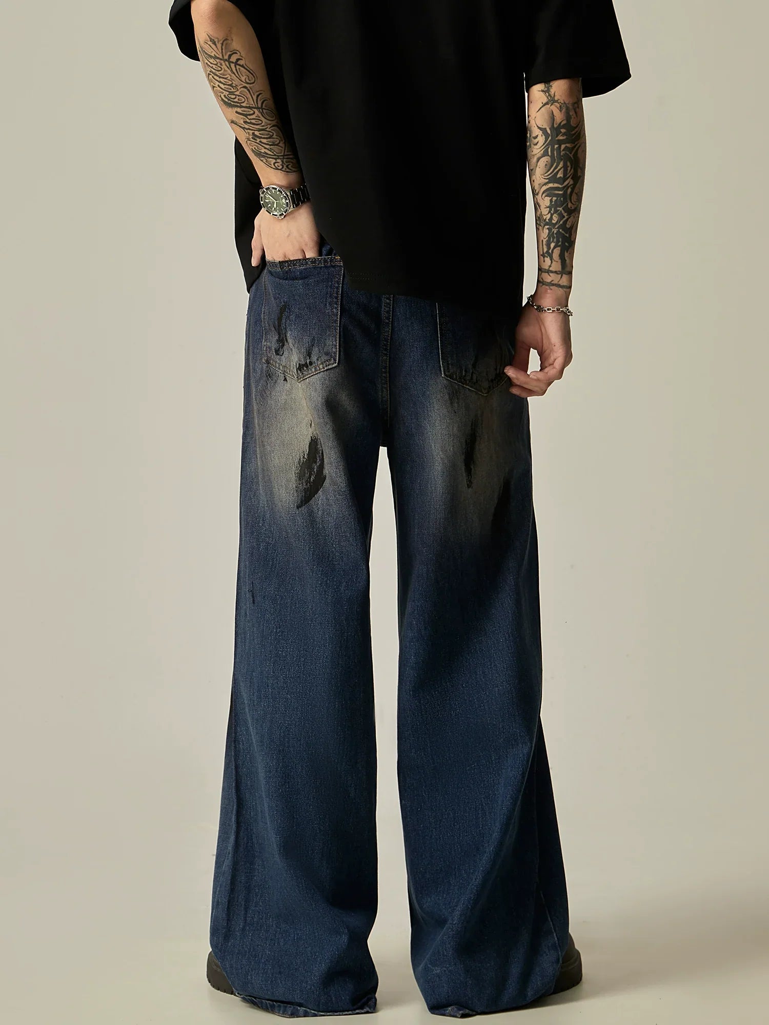 Wide-Leg Distressed Dark Wash Jeans sneakershuborg