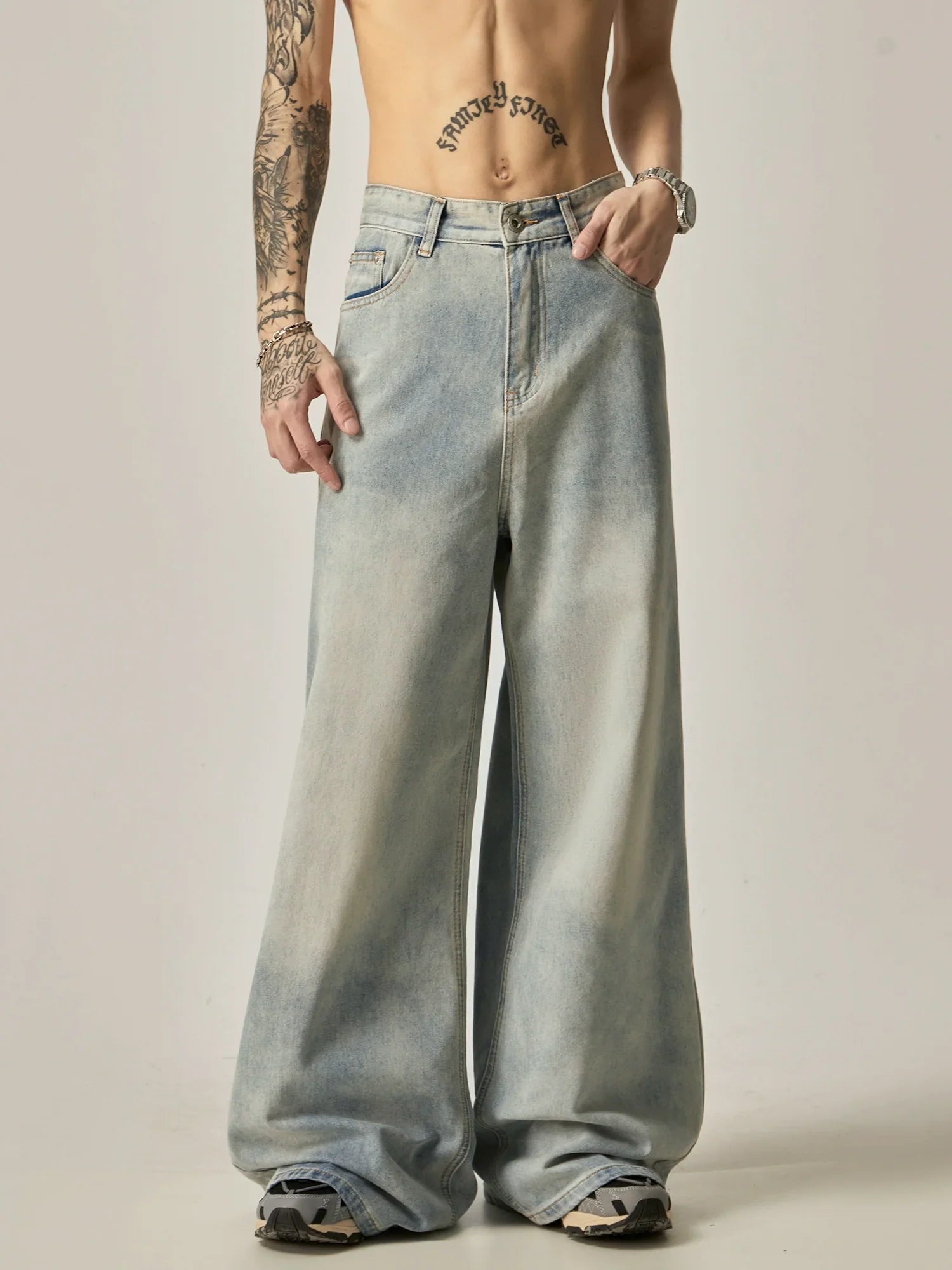 Ultra-Wide Leg Bleached Denim Jeans sneakershuborg