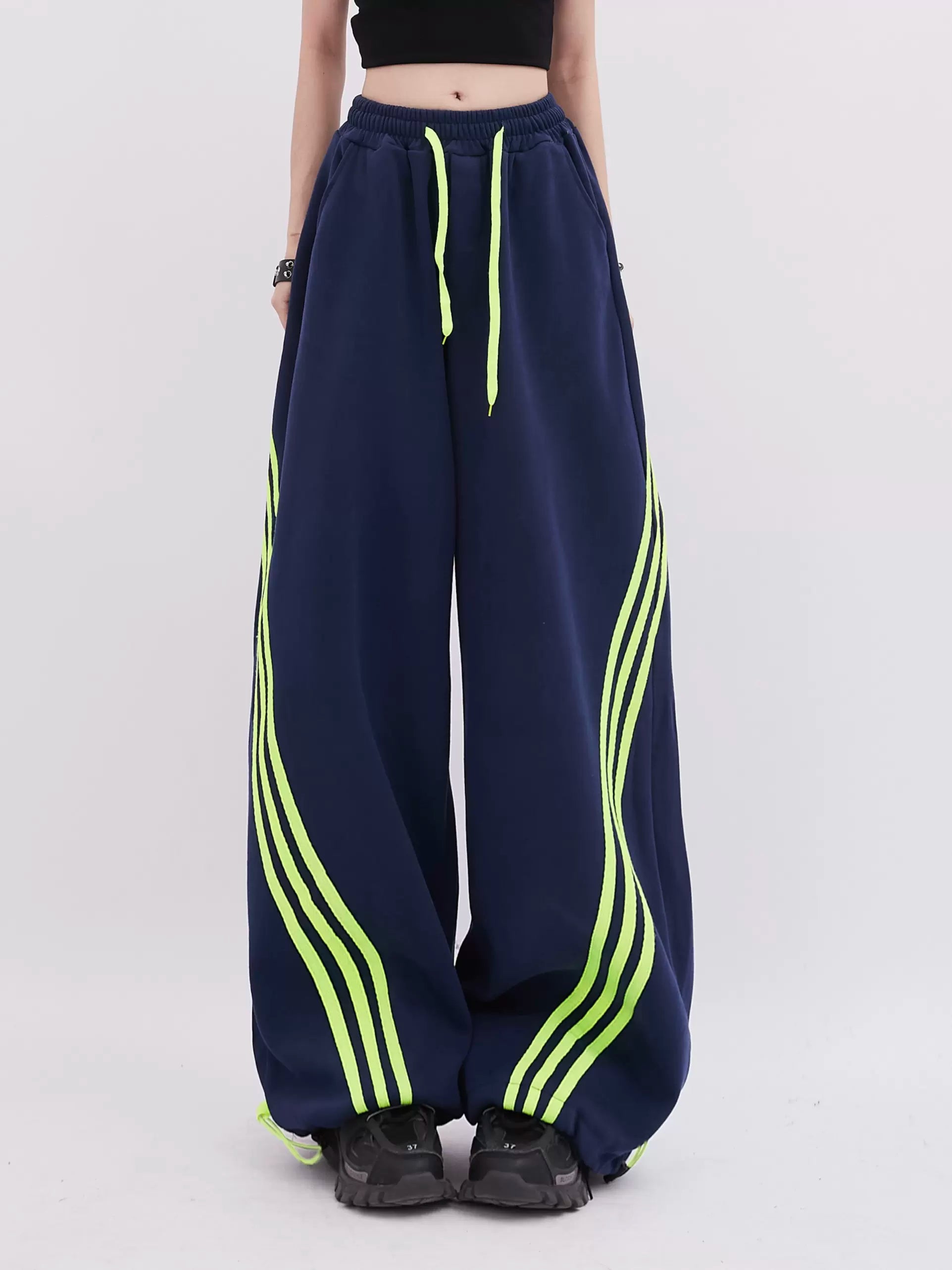 3 Stripes Design Sports Wide Pants - sneakershuborg