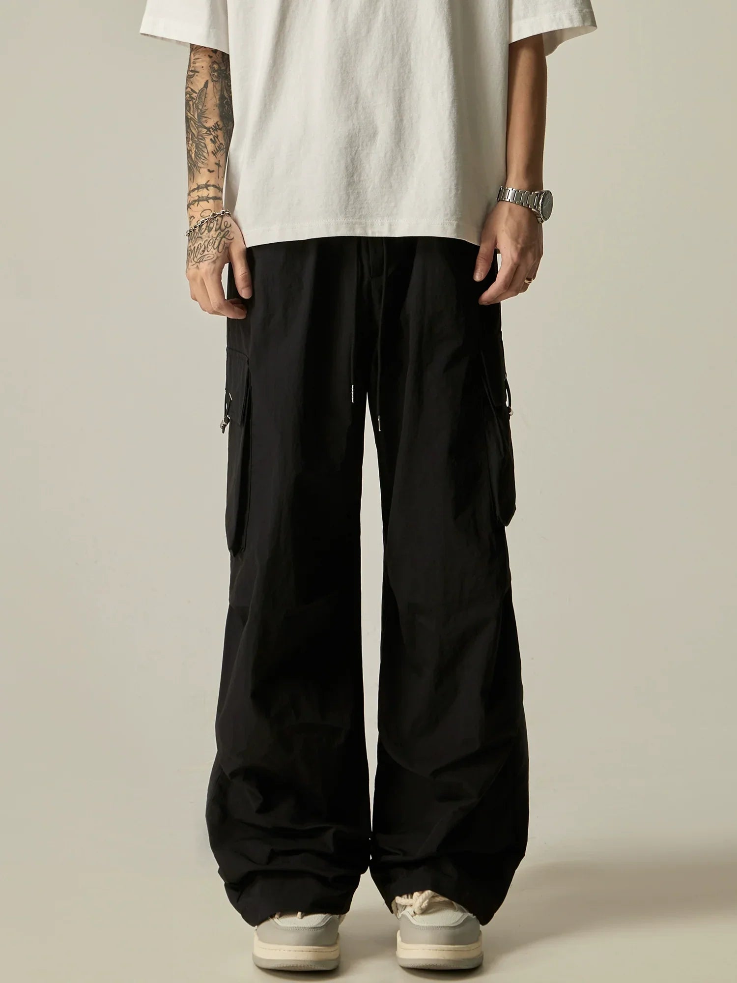 Wide-Leg Black Cargo Pants sneakershuborg