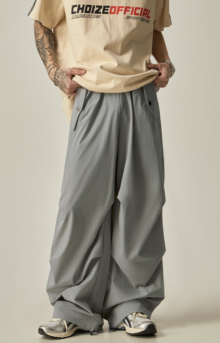 Wide-Leg Black Cargo Pants - Close-up View sneakershuborg