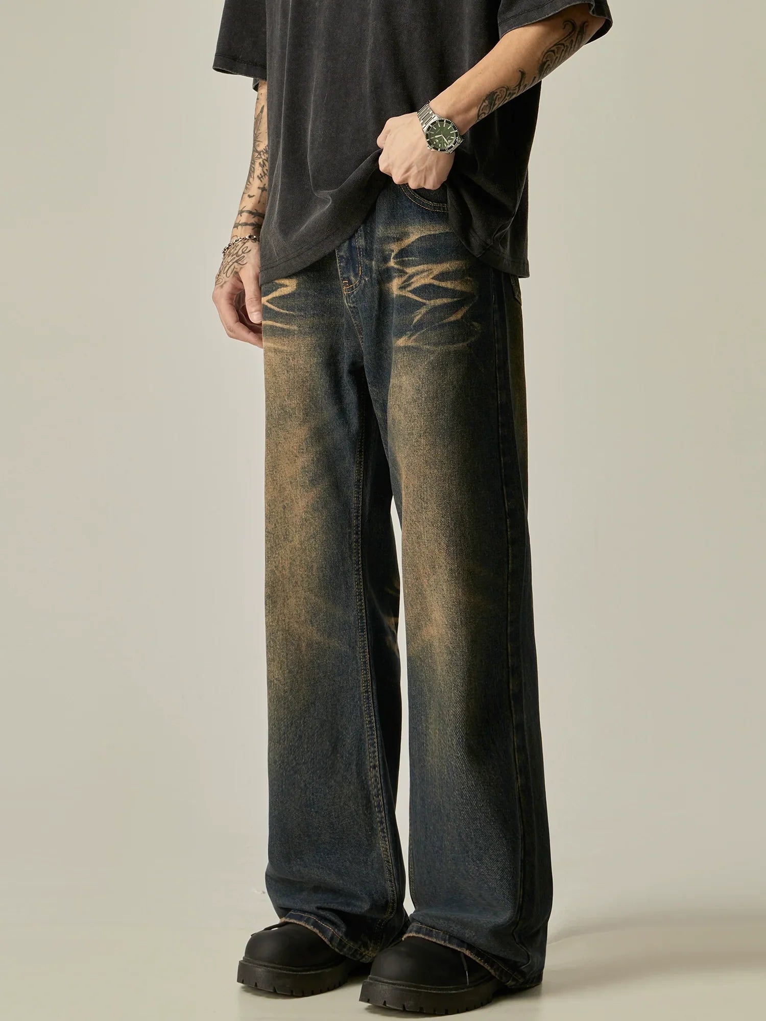 Distressed Wide-Leg Vintage Wash Jeans sneakershuborg