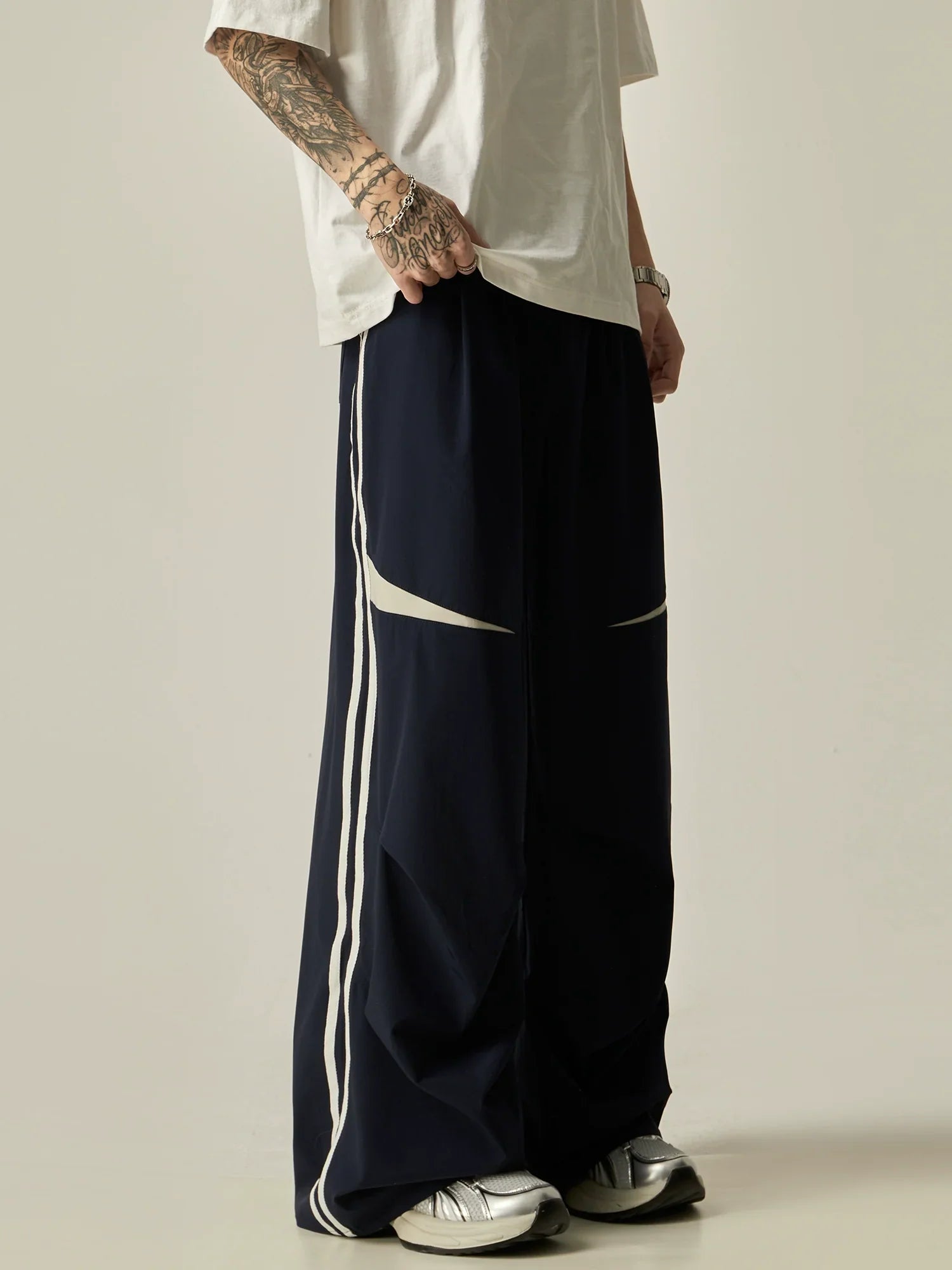 Wide-Leg Tri-Stripe Athletic Pants sneakershuborg