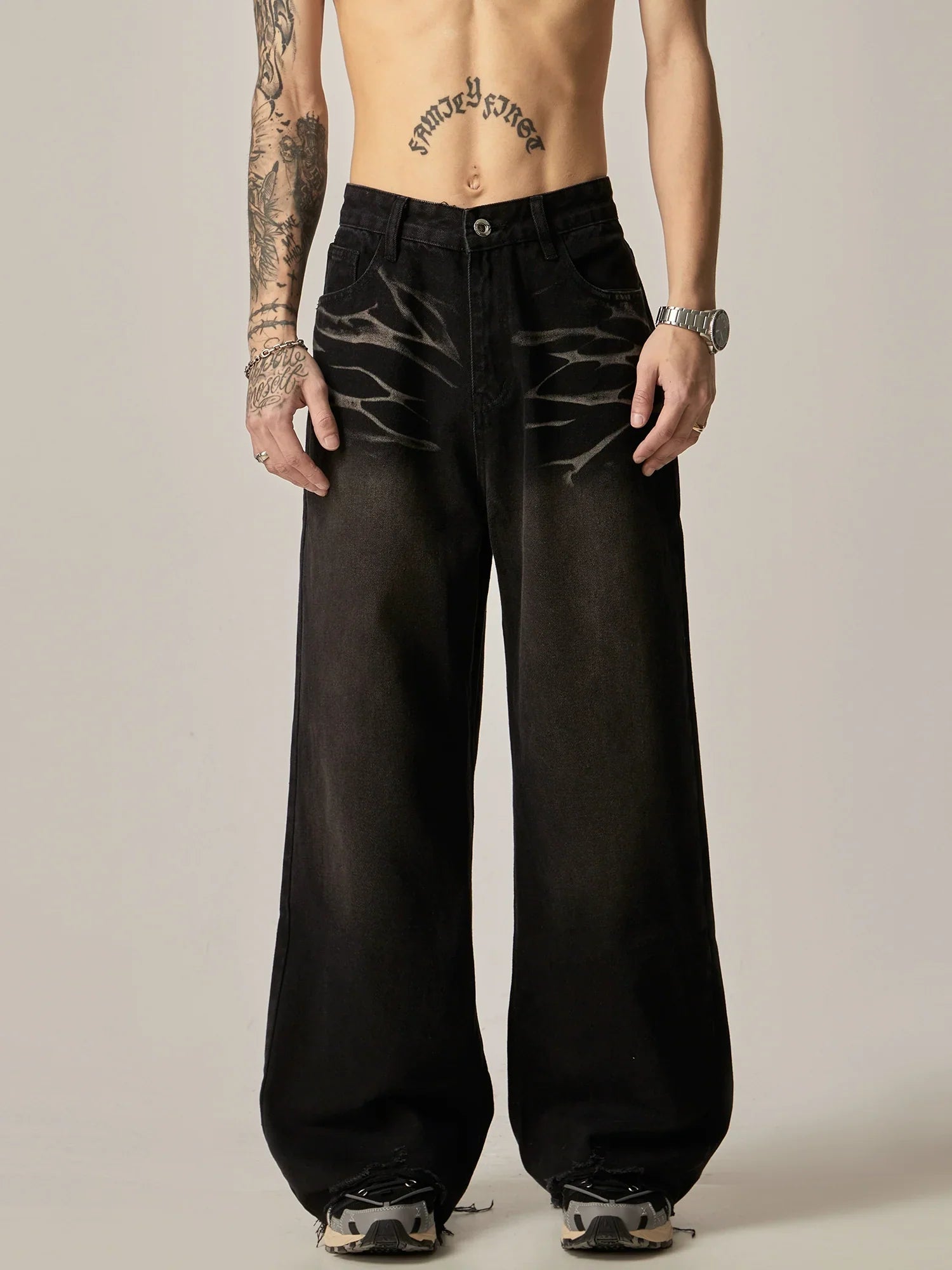 Wide-Leg Black Denim Jeans with Distressed Detail sneakershuborg