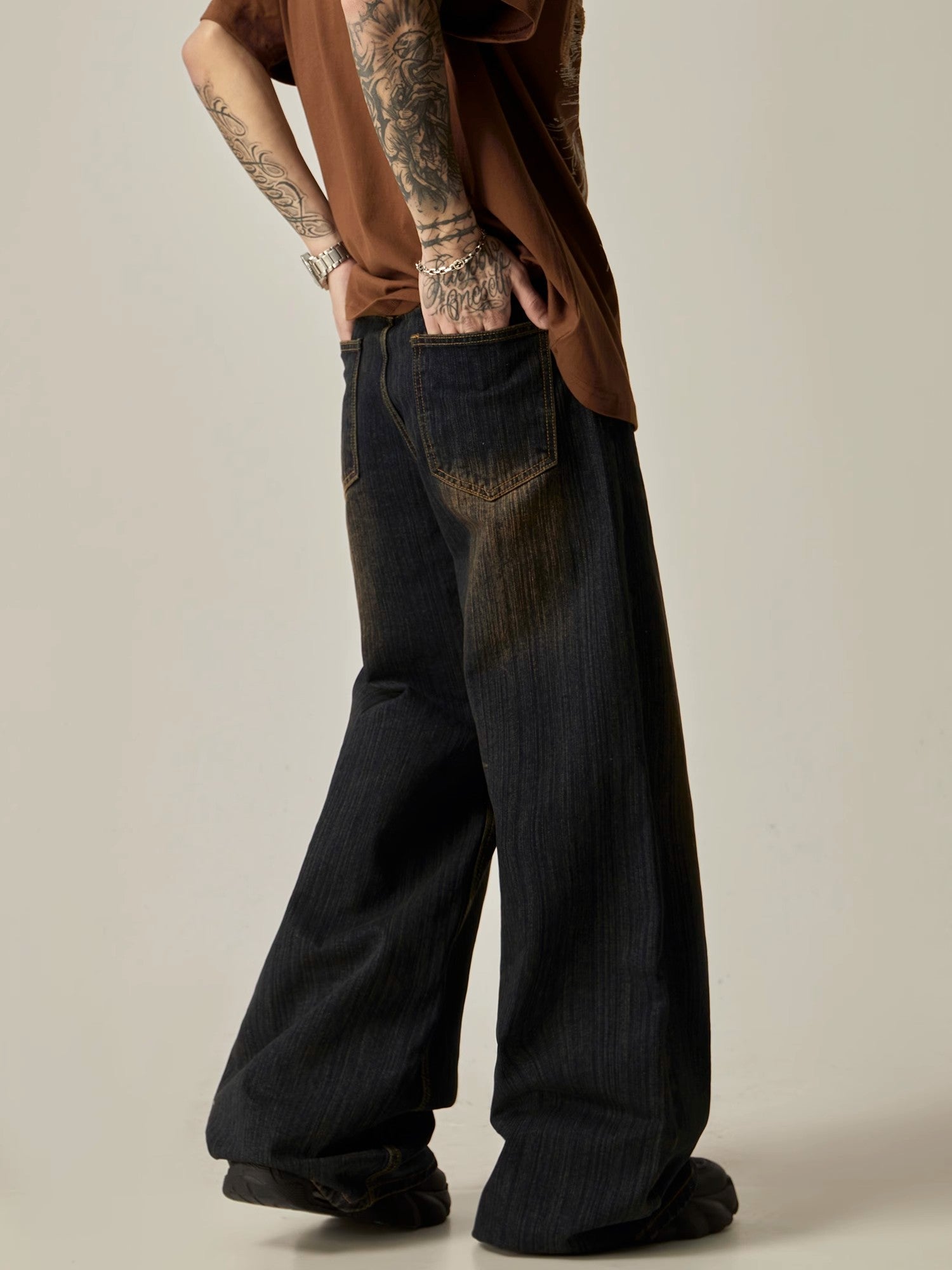 Ultra-Wide Leg Dark Wash Denim Jeans sneakershuborg