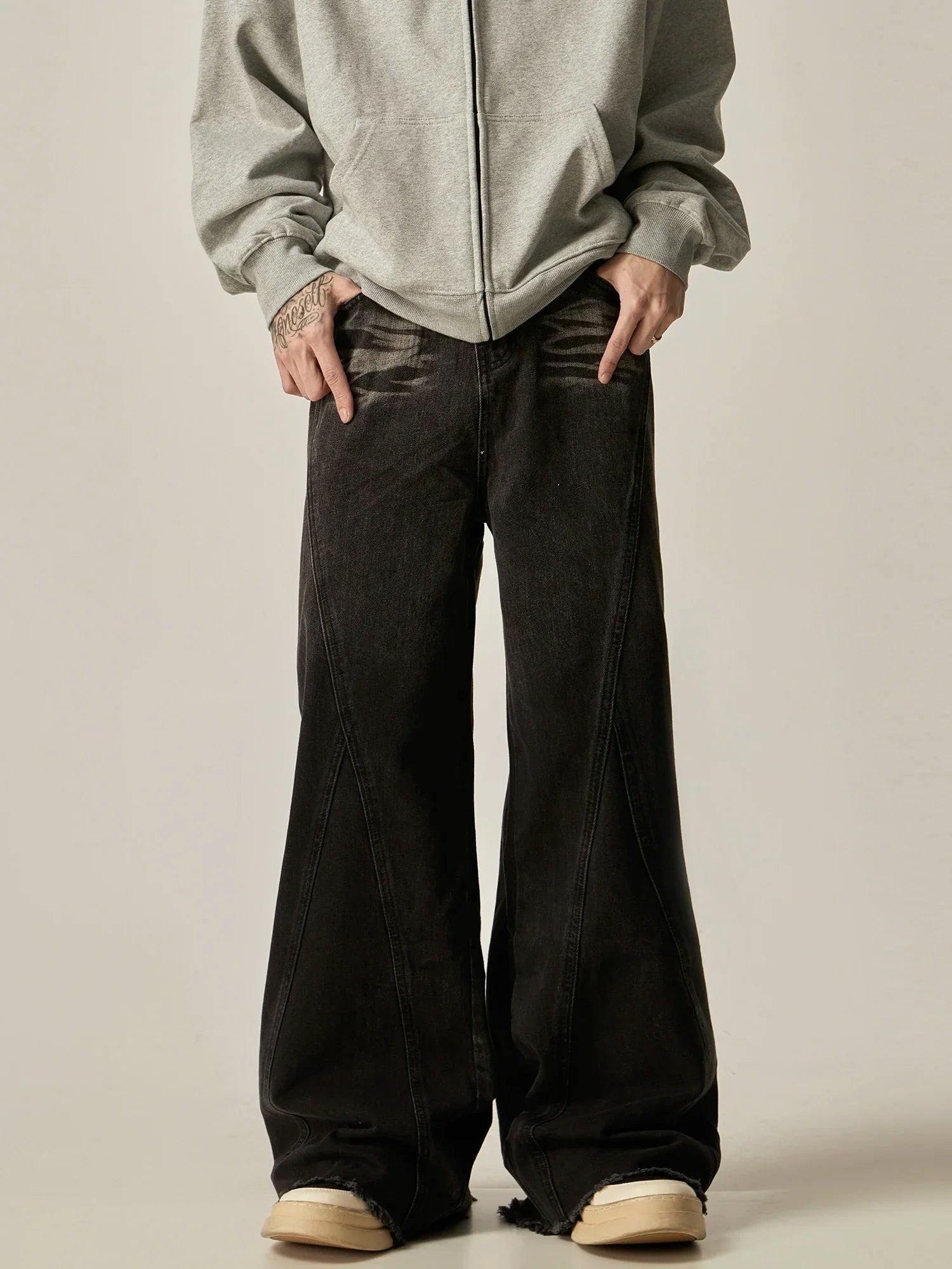 Wide-Leg Dark Wash Denim Jeans with Whisker Detailing sneakershuborg