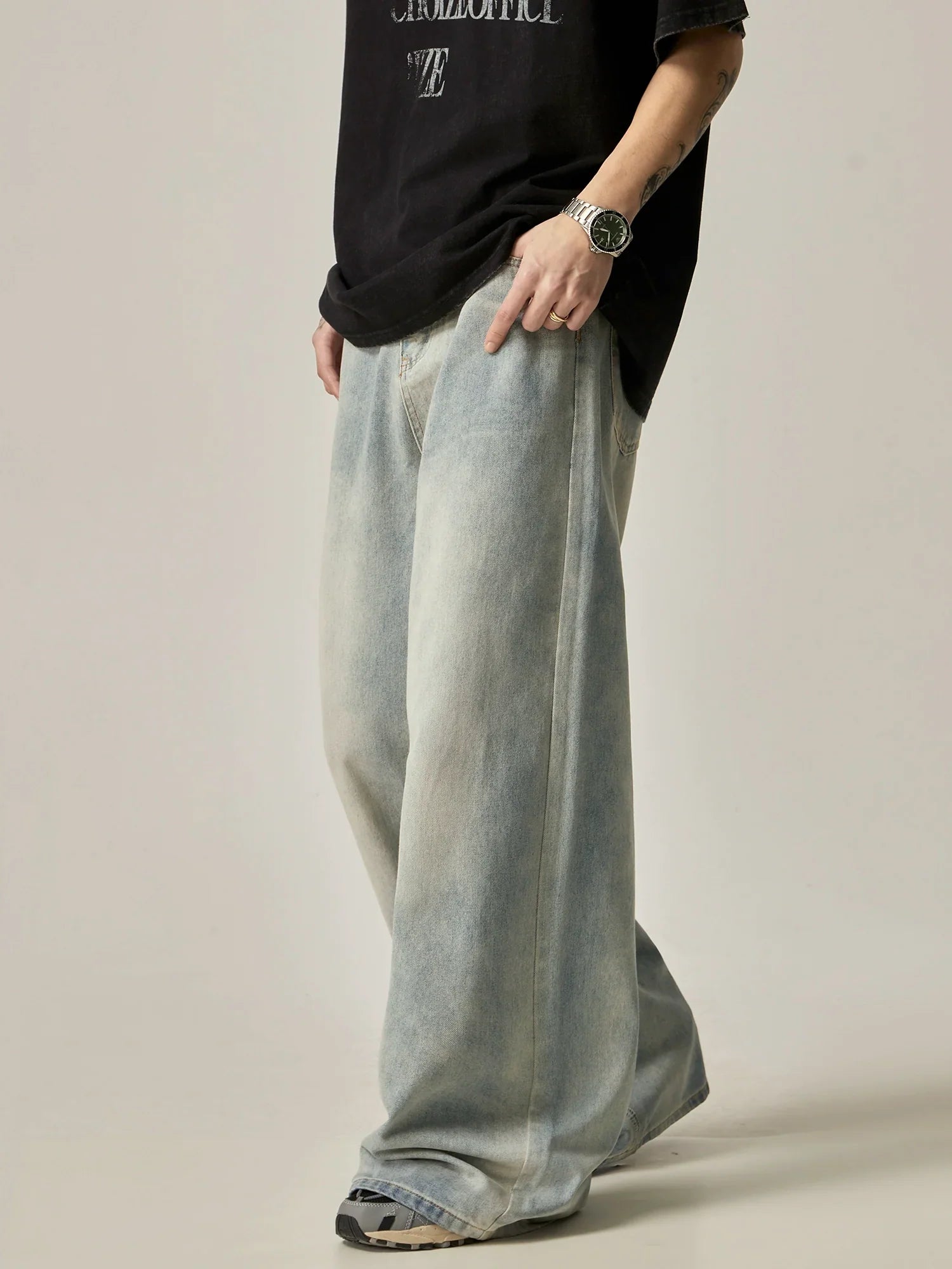 Ultra-Wide Leg Bleached Denim Jeans sneakershuborg