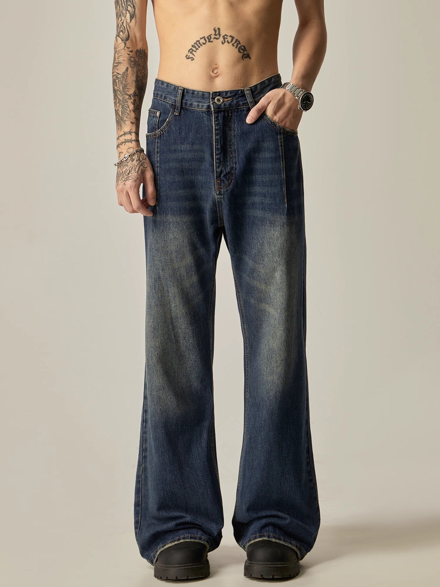 Vintage Wash Wide-Leg Flare Jeans sneakershuborg