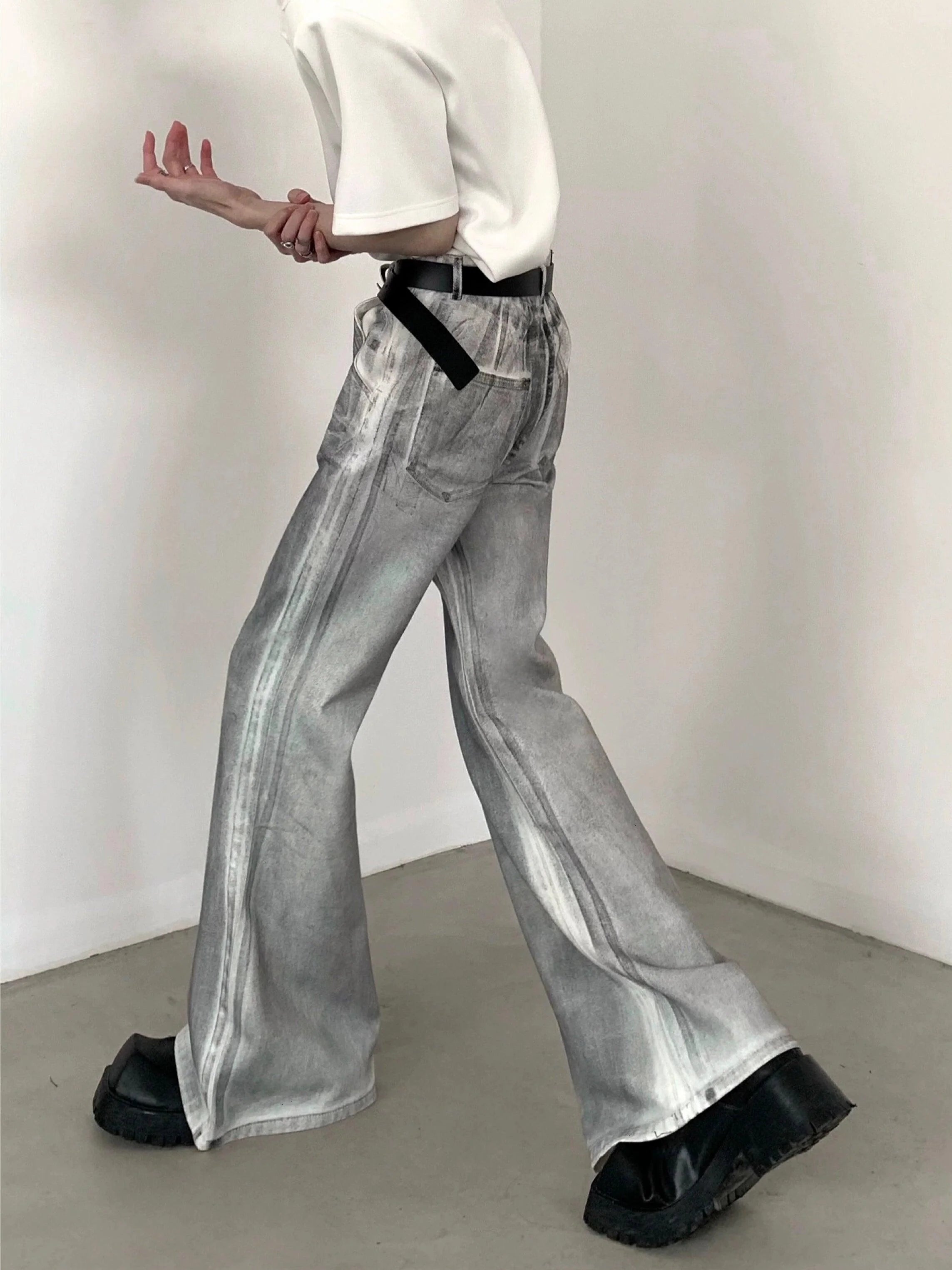 Wide-Leg Silver Metallic Jeans - sneakershuborg