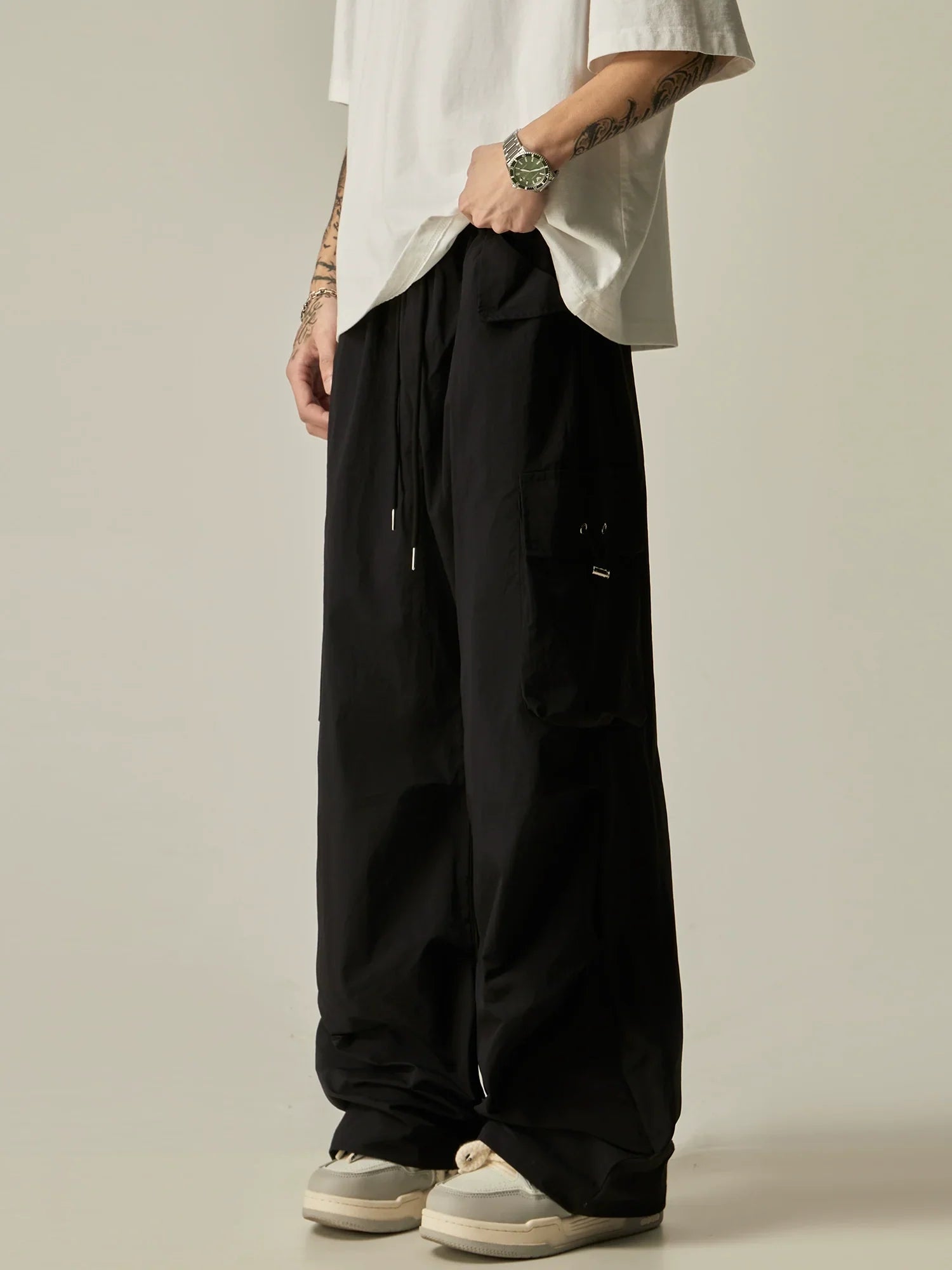 Wide-Leg Black Cargo Pants sneakershuborg