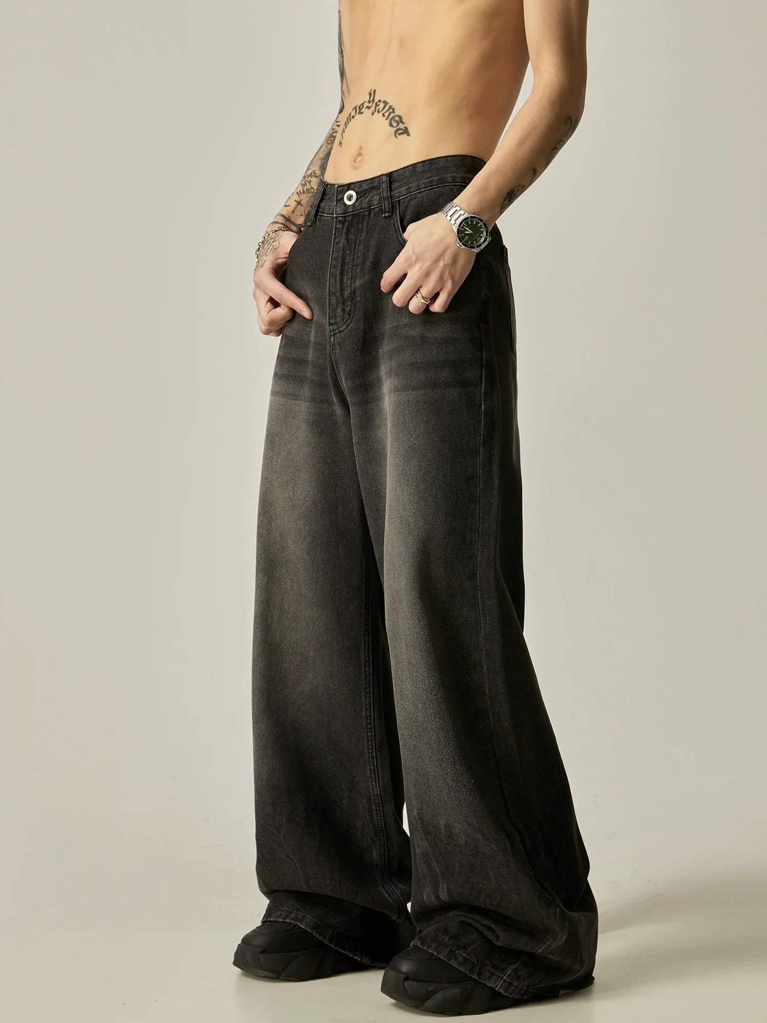 Wide-Leg Faded Black Denim Jeans - sneakershuborg