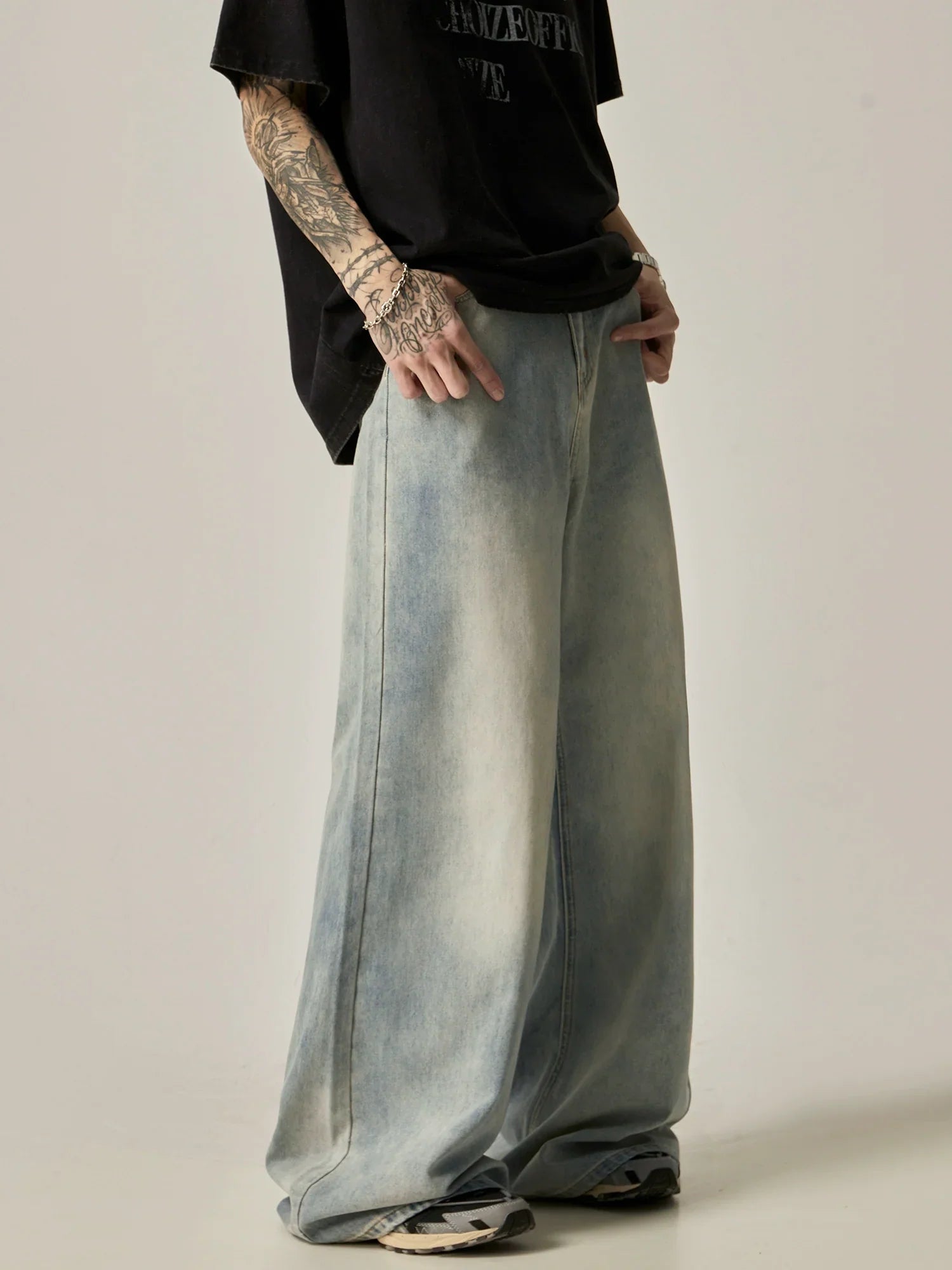 Ultra-Wide Leg Bleached Denim Jeans sneakershuborg