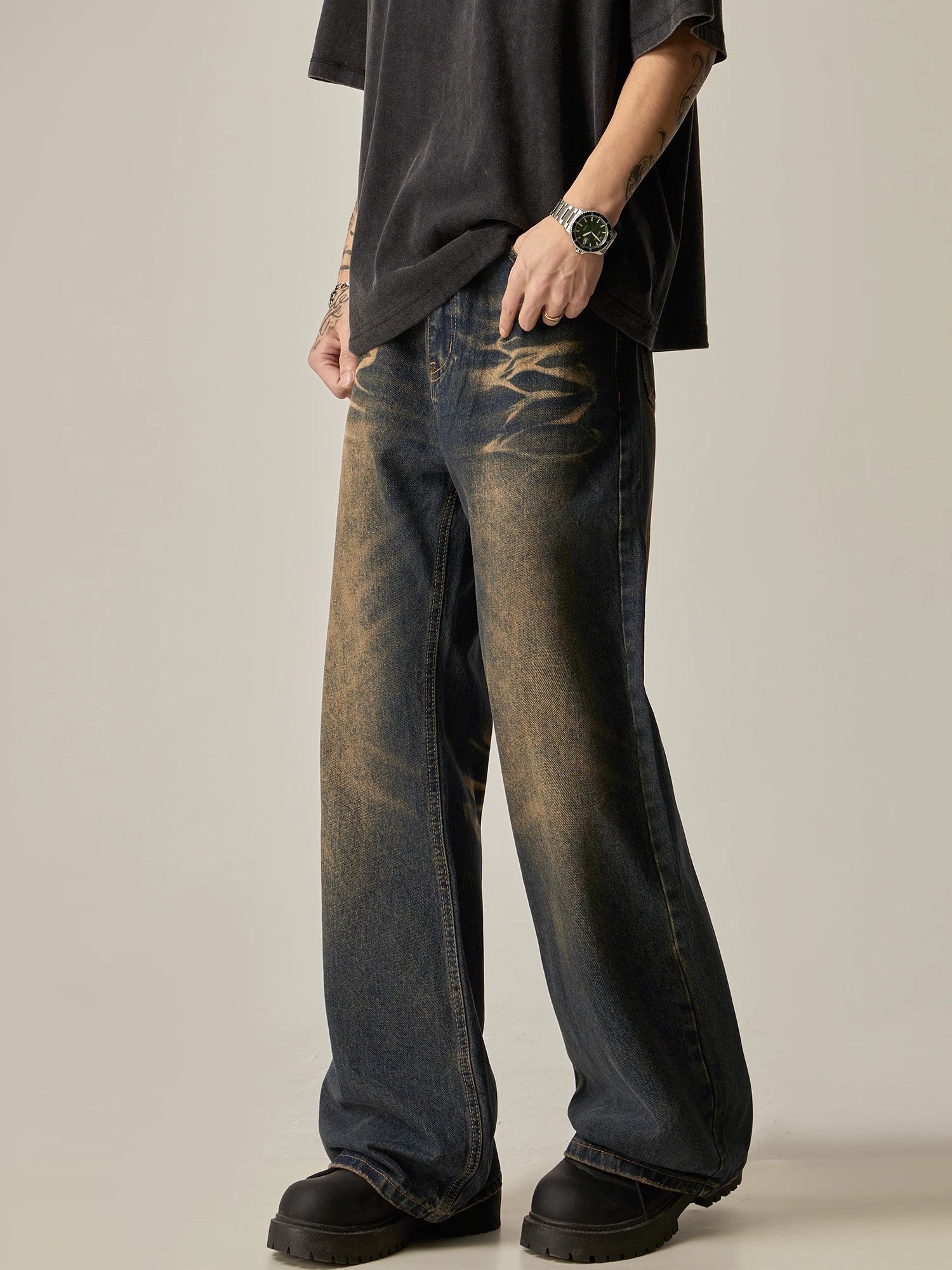 Distressed Wide-Leg Vintage Wash Jeans sneakershuborg