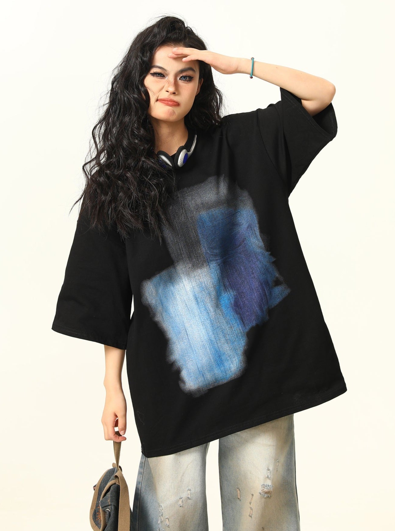 Abstract Watercolor-Style Oversized T-Shirt sneakershuborg