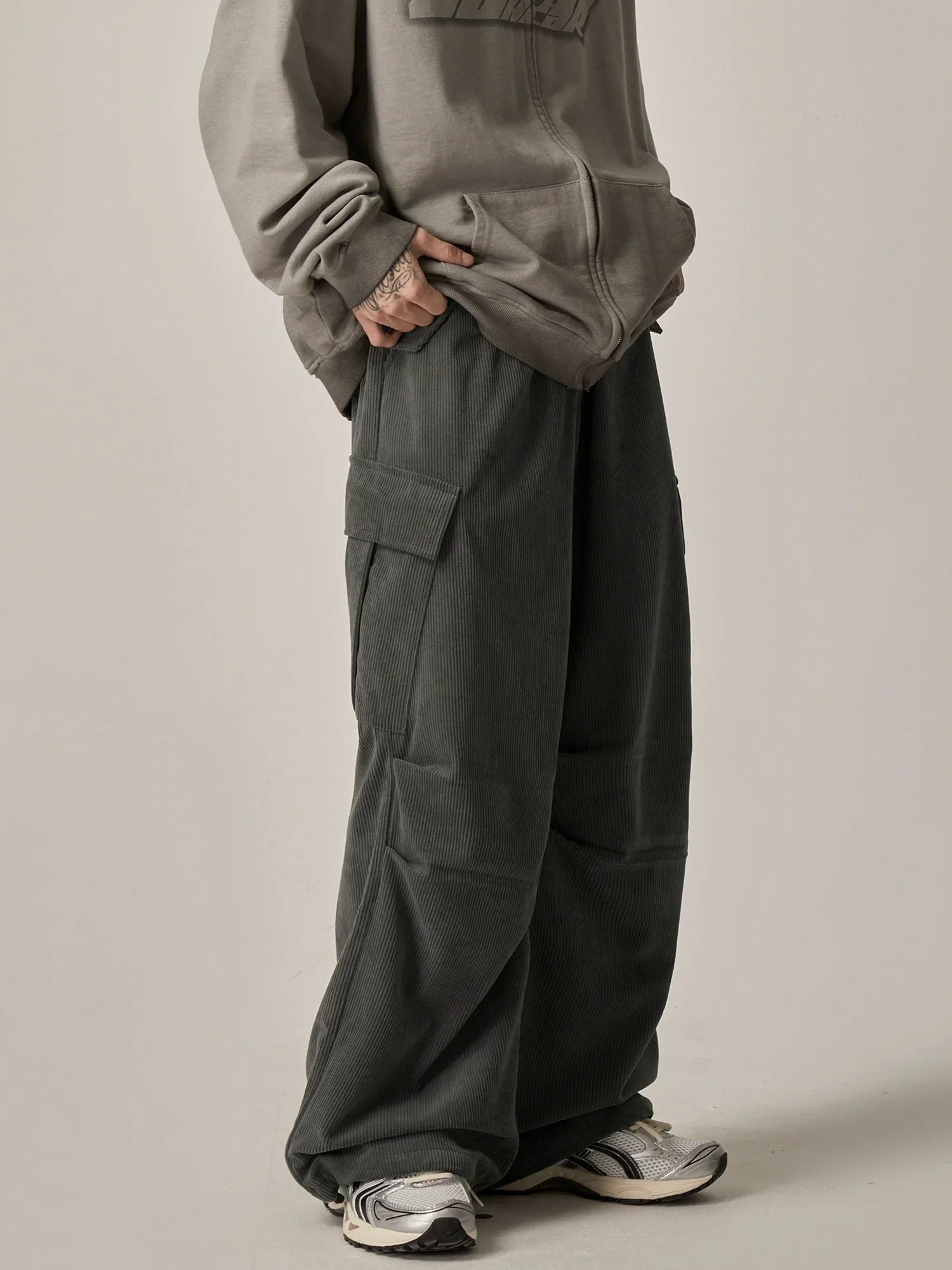 Noir Cascade Relaxed Cargo Lounge Pants sneakershuborg