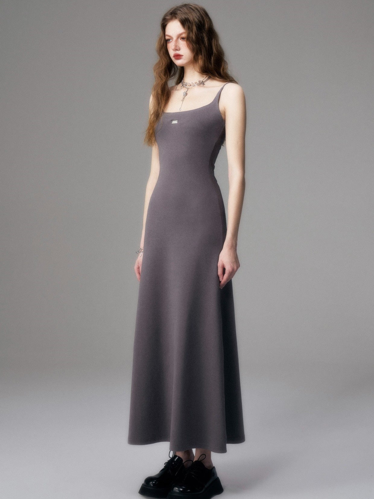 Sleek Noir Maxi Dress - sneakershuborg