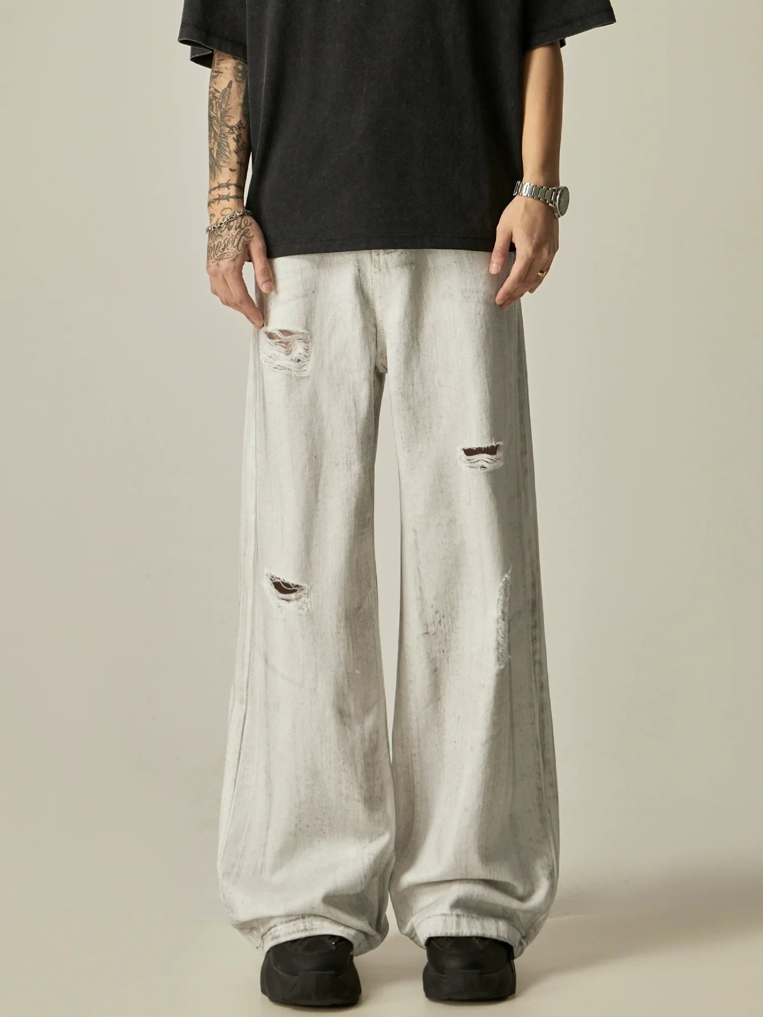 Distressed White Wide-Leg Denim Jeans sneakershuborg