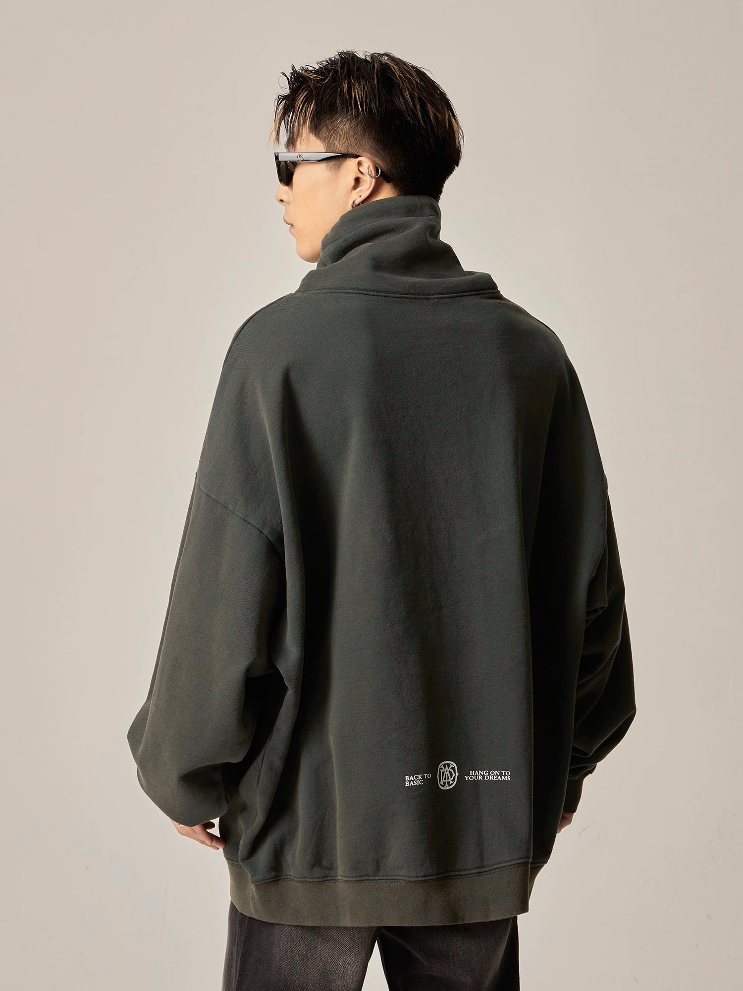 Oversized Logo Turtleneck Sweatshirt sneakershuborg